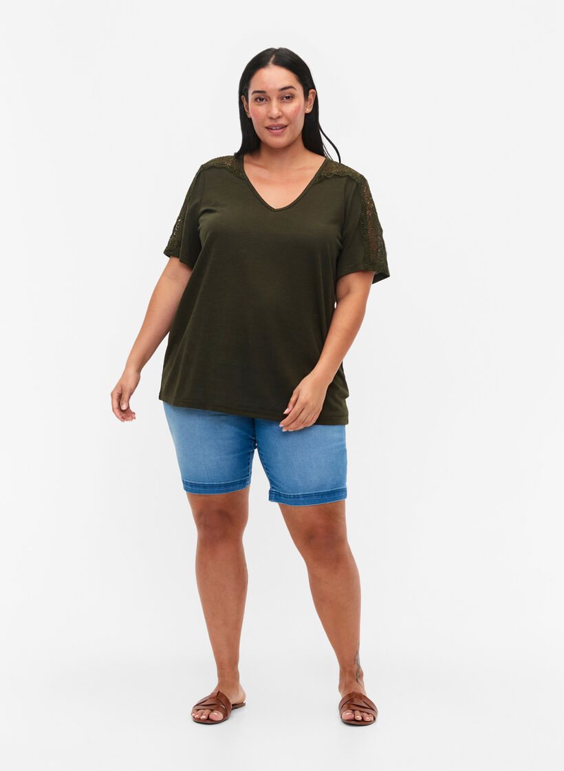 Lyhythihainen pusero pitsillä ja v-pääntiellä, Forest Night, Model image number 2