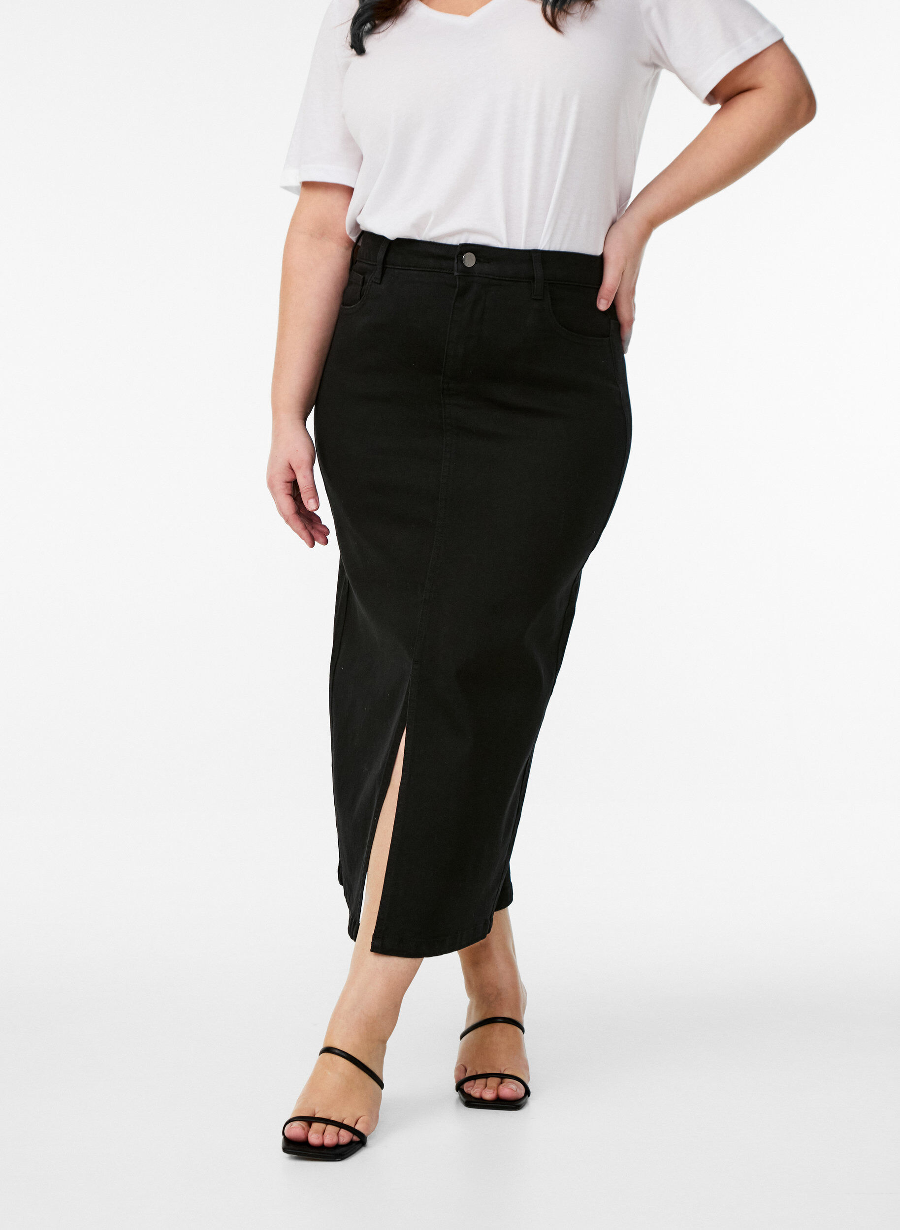 Zizzi FLASH - Midimittainen farkkuhame etuhalkiolla, Musta, Model image number 2