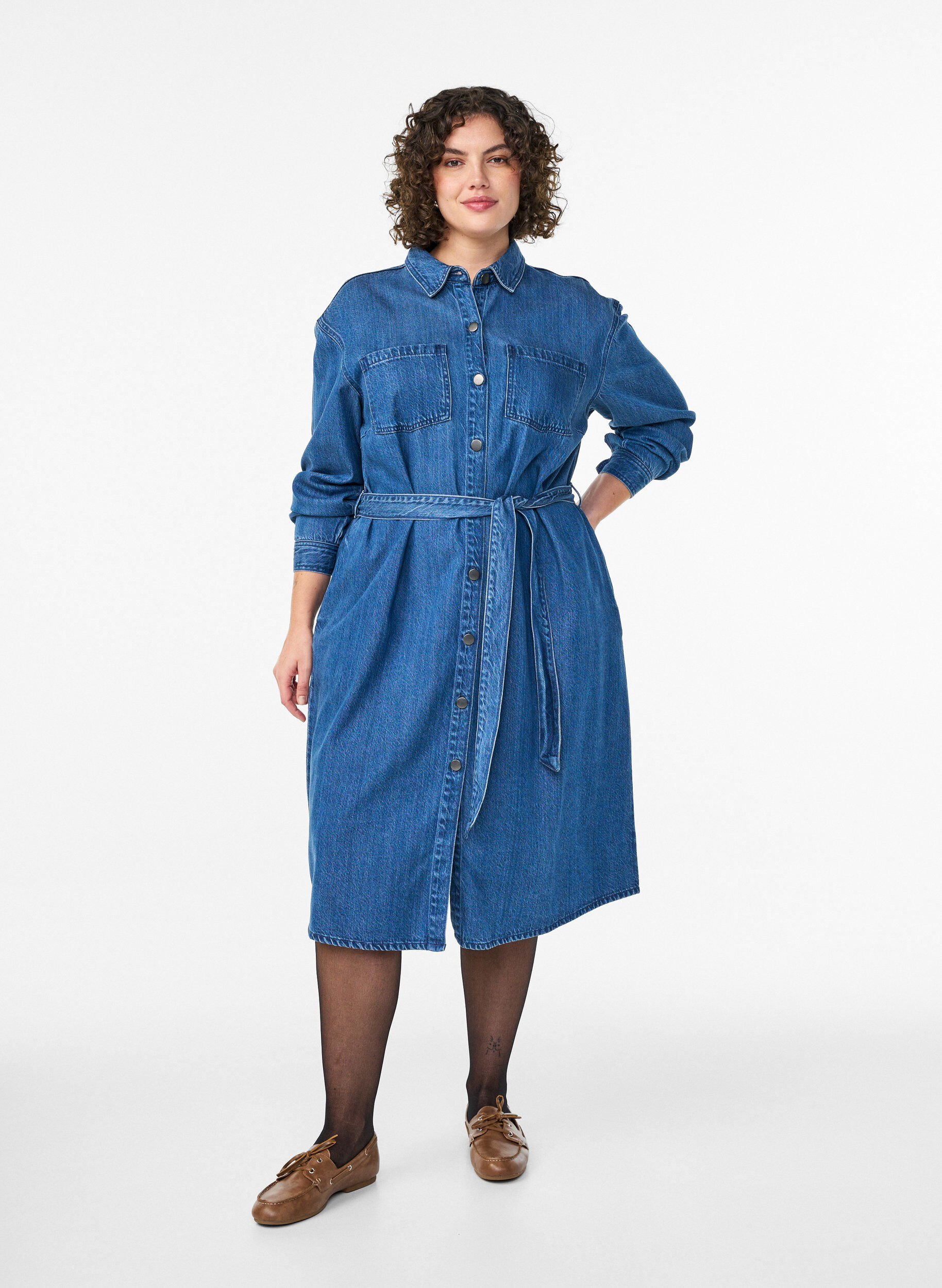Denim -mekko vy&ouml;nauhalla ja sivutaskuilla, Sininen, Model