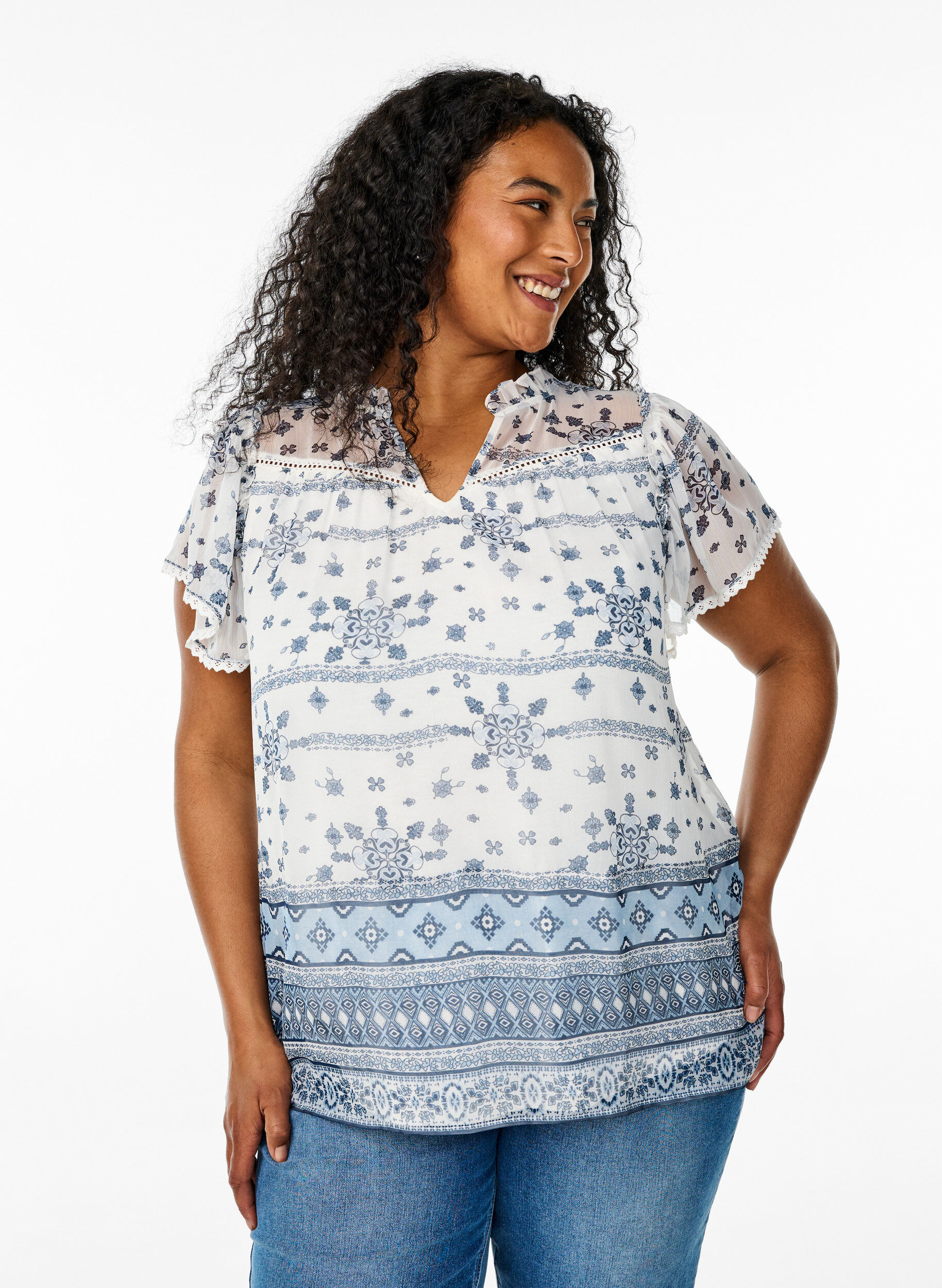 Kuvioitu pusero, jossa on r&ouml;yhel&ouml;koristeita ja lyhyet hihat, Valkoinen, Model