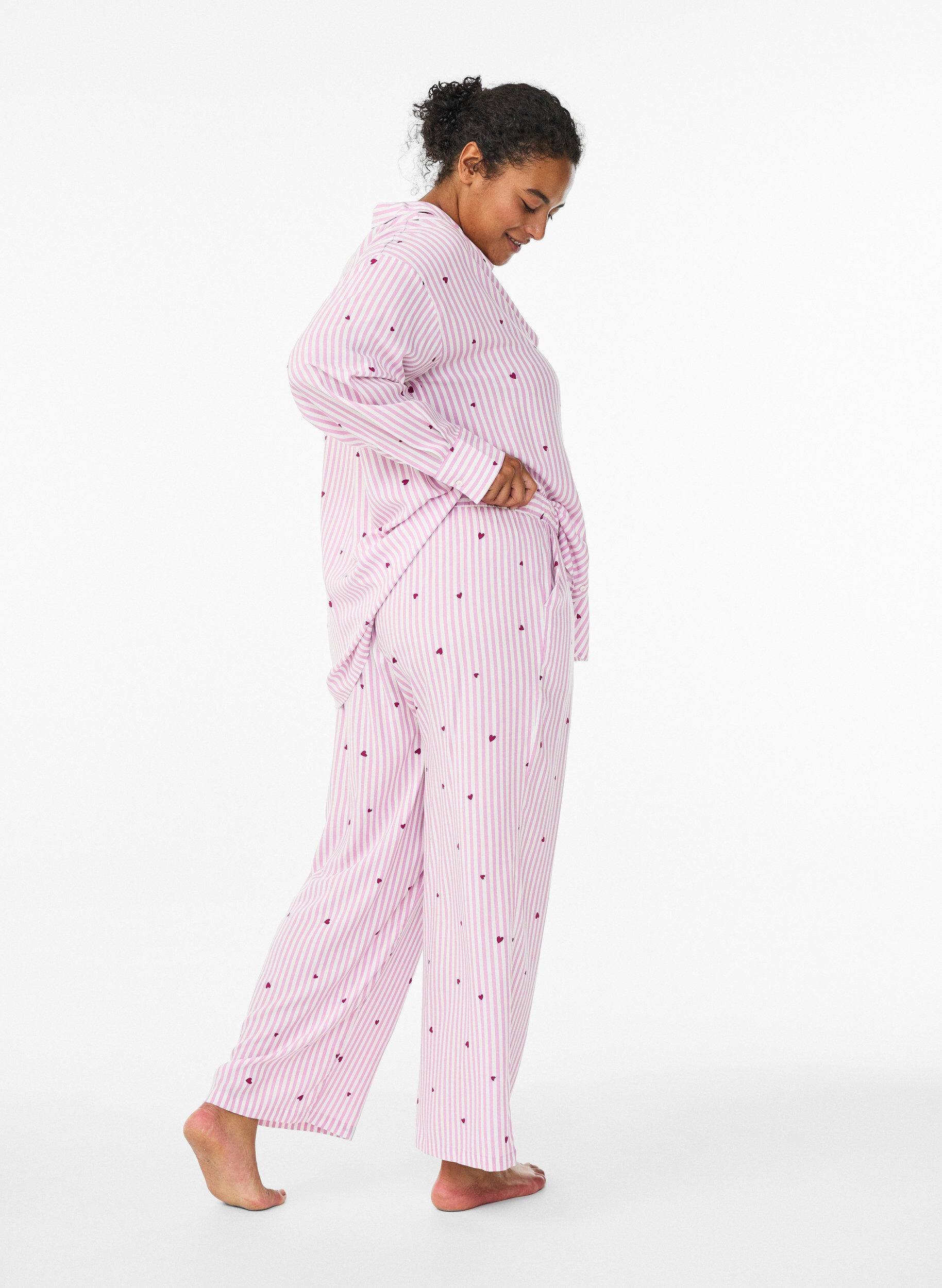 Zizzi Rennot y&ouml;-housut raidoilla ja syd&auml;mill&auml;, Vaaleanpunainen, Model image number 1