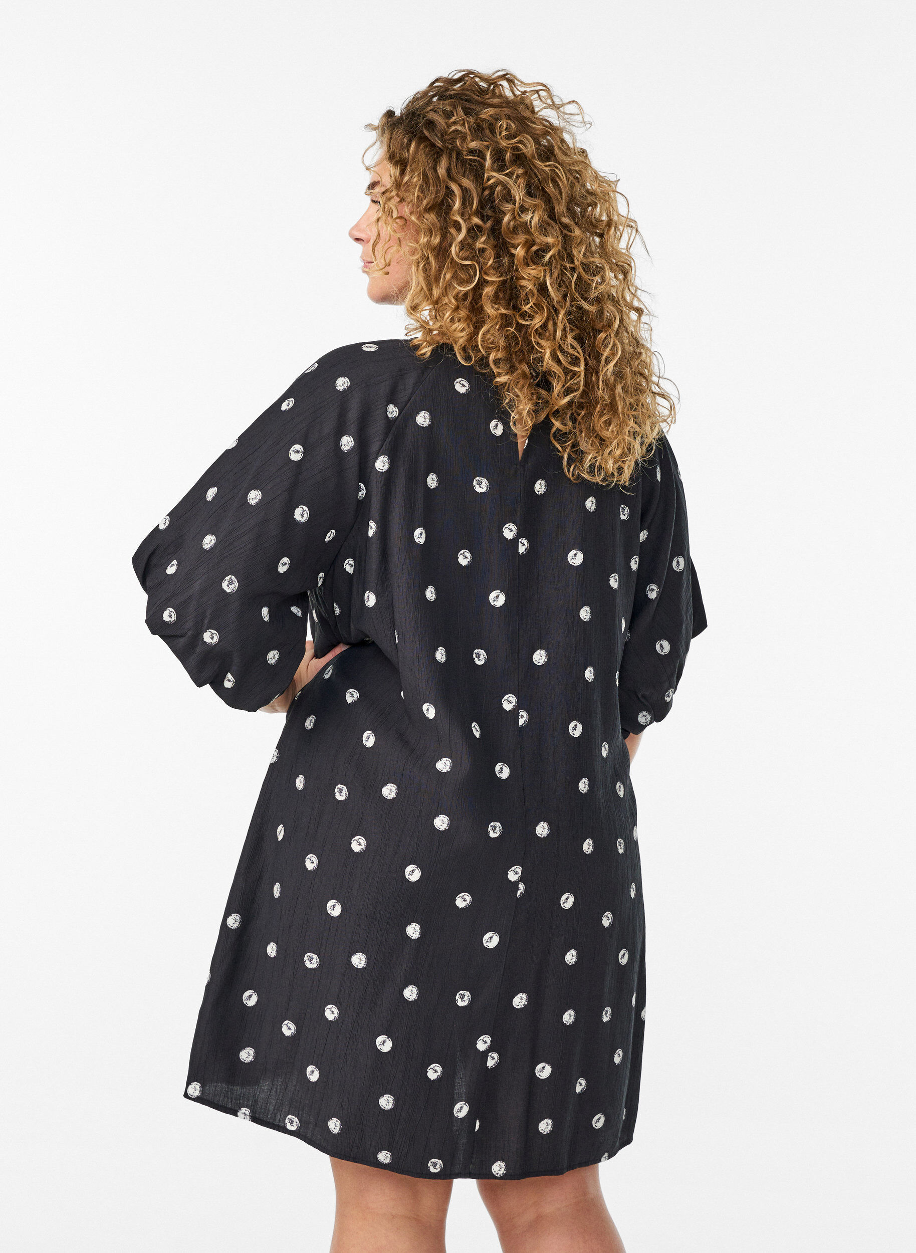 Zizzi Lyhyt viskoosimekko pallohihoilla, 9990, Model image number 2