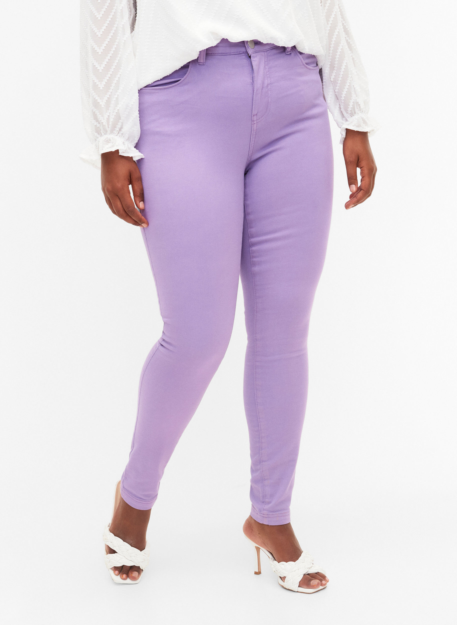 Zizzi Korkeavy&ouml;t&auml;r&ouml;iset super slim fit Amy-farkut, Chalk Violet, Model image number 2