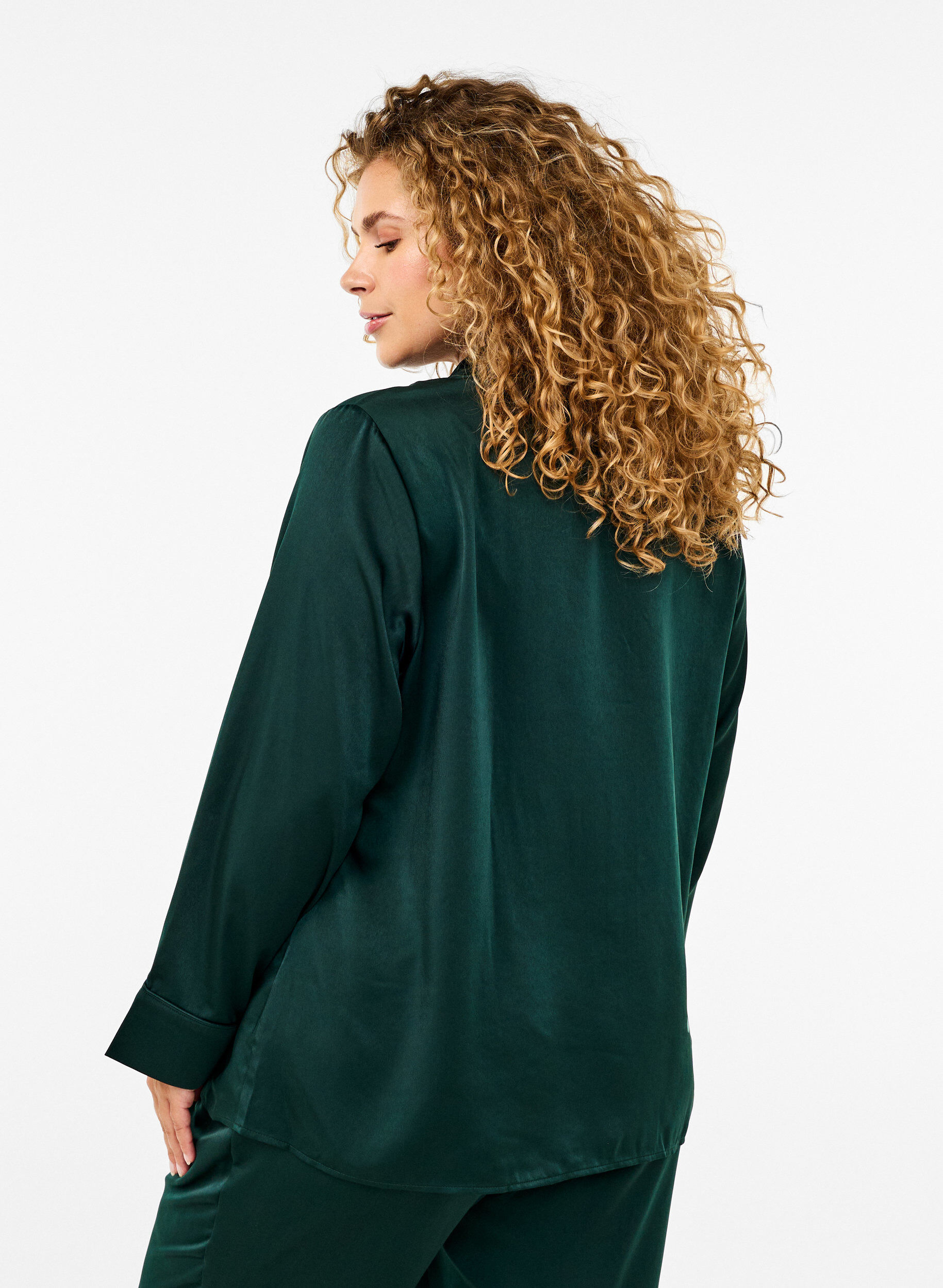 Zizzi Satiininen y&ouml;paita, Scarab, Model image number 1