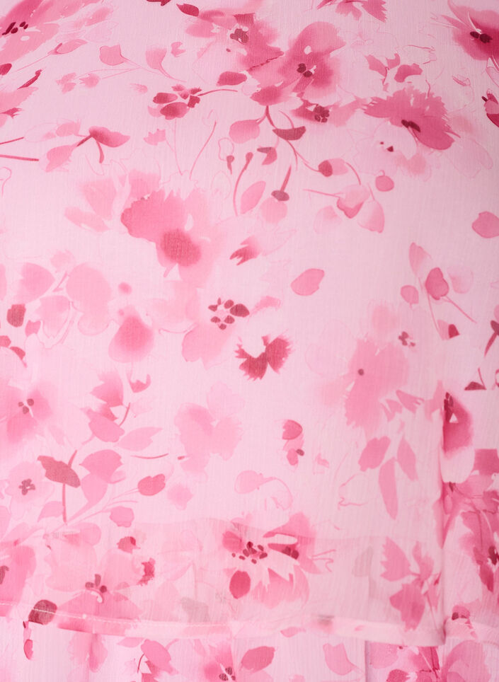 Lyhyt sifonkimainen mekko kukkaprintill&auml; ja r&ouml;yhel&ouml;kerroksilla, Vaaleanpunainen, Packshot image number 2