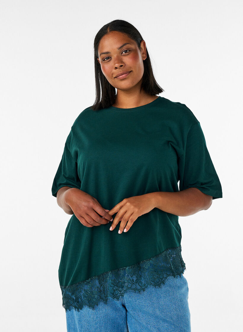 T-paita ep&auml;symmetrisell&auml; pitsihelmalla, Vihre&auml;, Model image number 0