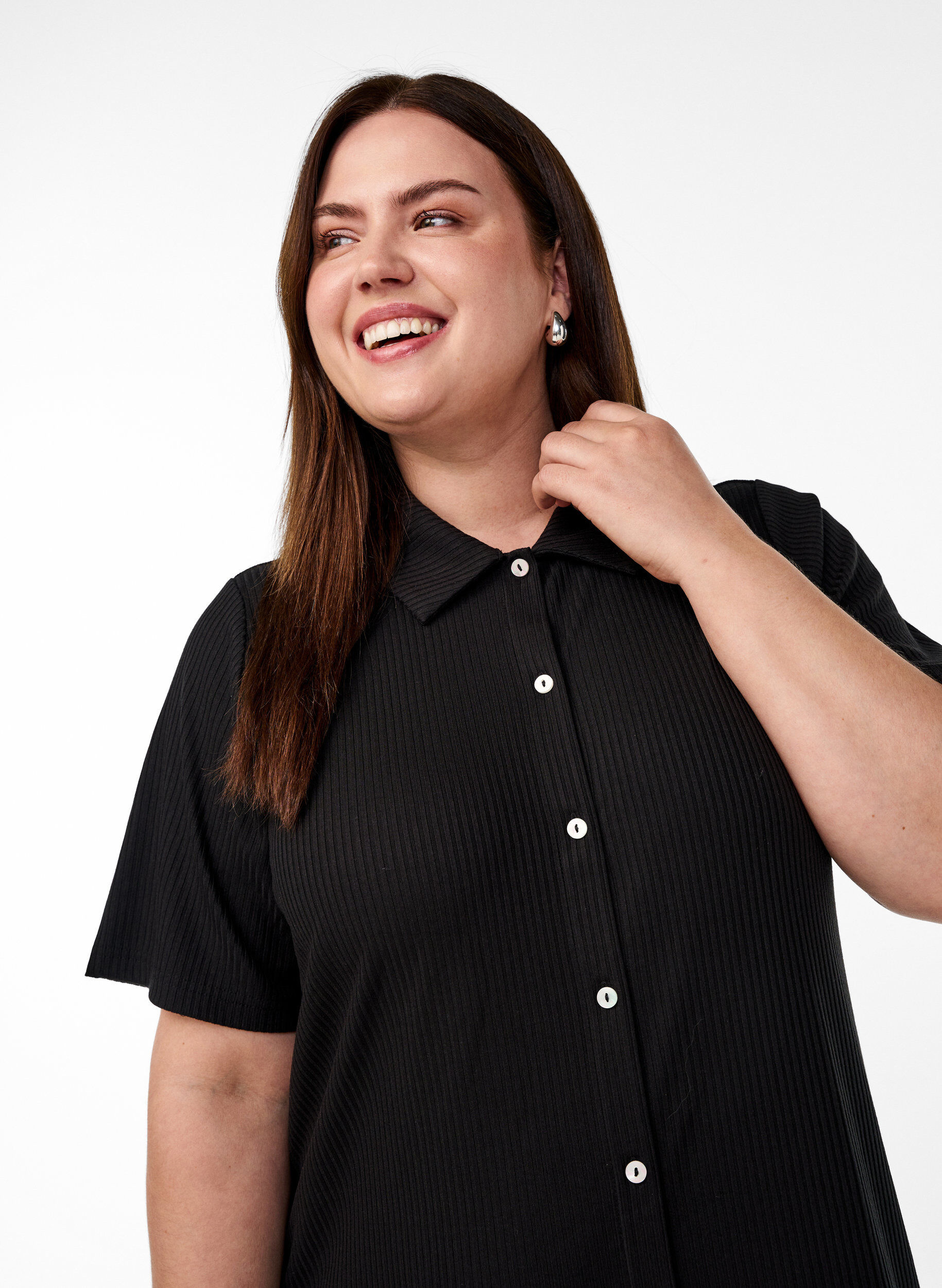 Zizzi Maximekko jersey-kankaasta kauluksella ja lyhyill&auml; hihoilla, Musta, Model image number 2