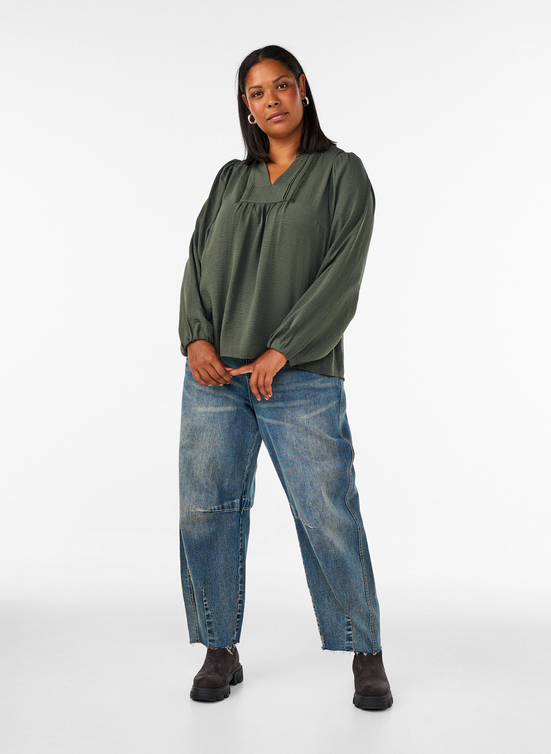 ZizziPusero V-p&auml;&auml;ntiell&auml; ja virkatussa pitsinauhassa, Vihre&auml;, Model image number 1