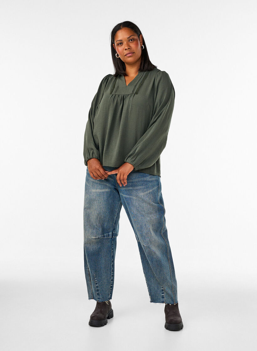 Pusero V-p&auml;&auml;ntiell&auml; ja virkatussa pitsinauhassa, Vihre&auml;, Model image number 1