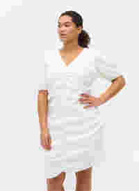 Lyhythihainen mekko rypytyksellä ja tekstuurilla, Bright White, Model