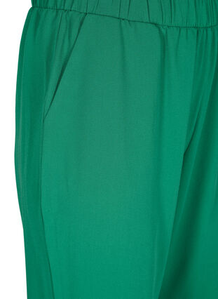 Leveälahkeiset housut taskuilla, Verdant Green, Packshot image number 2