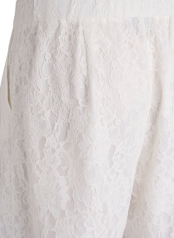 Korkeavy&ouml;t&auml;r&ouml;iset pitsi-bermudashortsit, Vanilja, Packshot