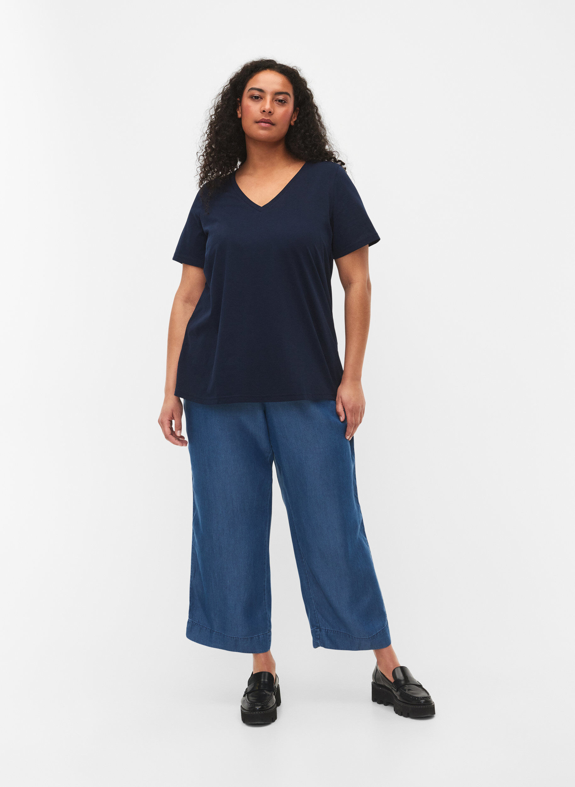 Zizzi Lyhythihainen t-paita v-p&auml;&auml;ntiell&auml;, Sininen, Model image number 1