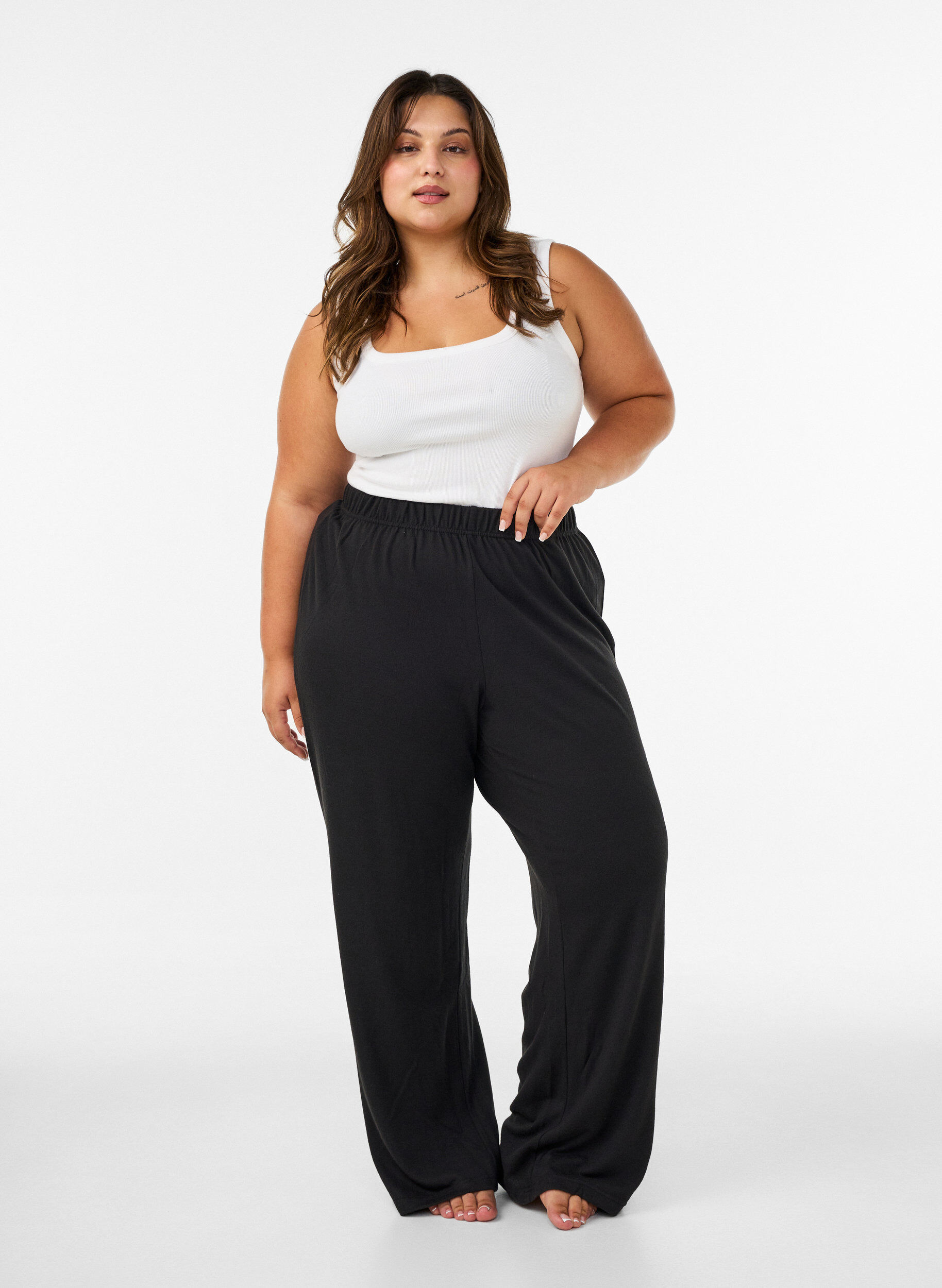 ZizziKorkeavy&ouml;t&auml;r&ouml;iset leve&auml;lahkeiset jersey-housut, Musta, Model image number 1