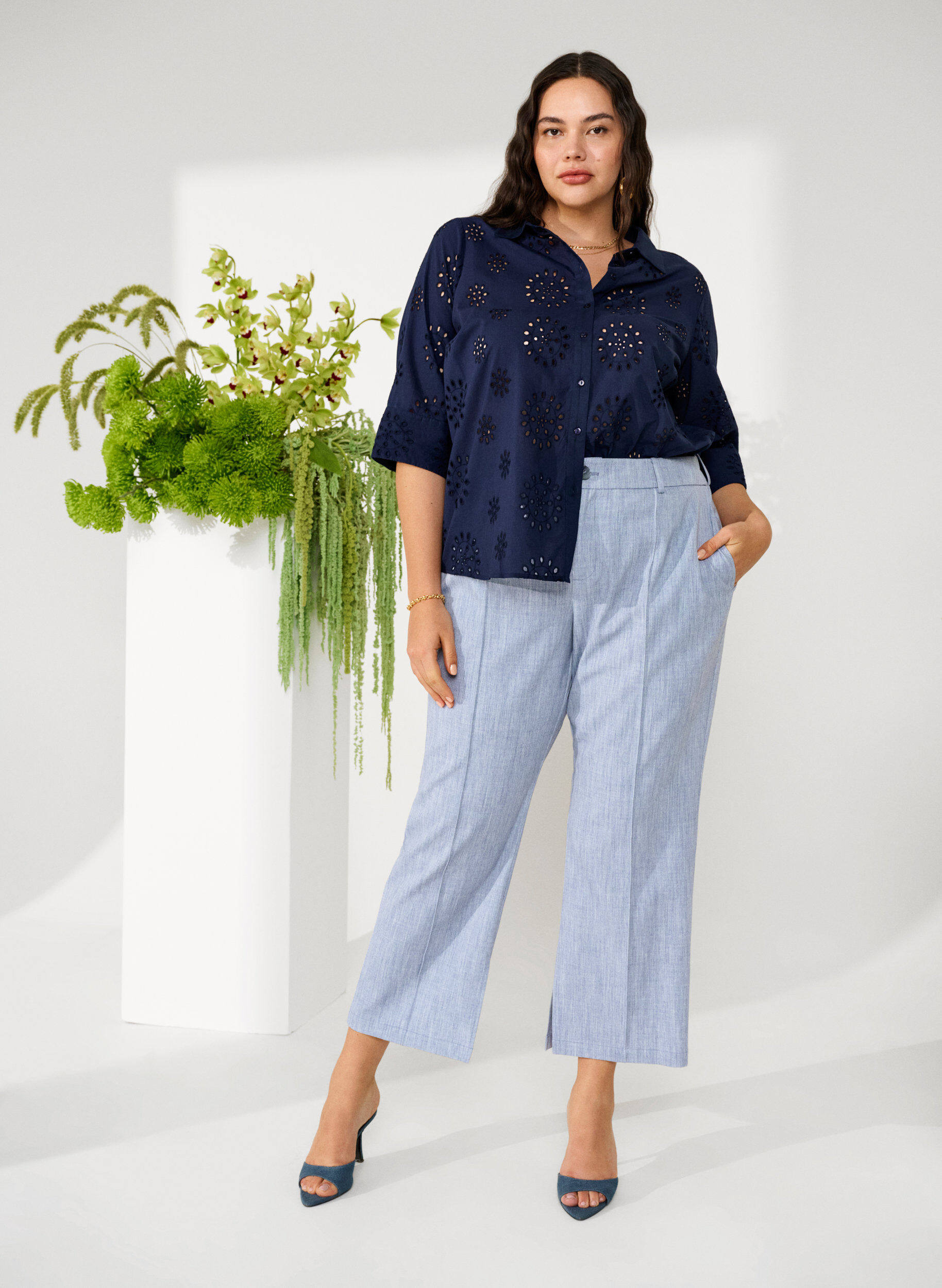 Zizzi Paitapuserossa on englantilaista kirjailua ja 3/4-pituiset hihat., Navy Blazer, Image image number 0