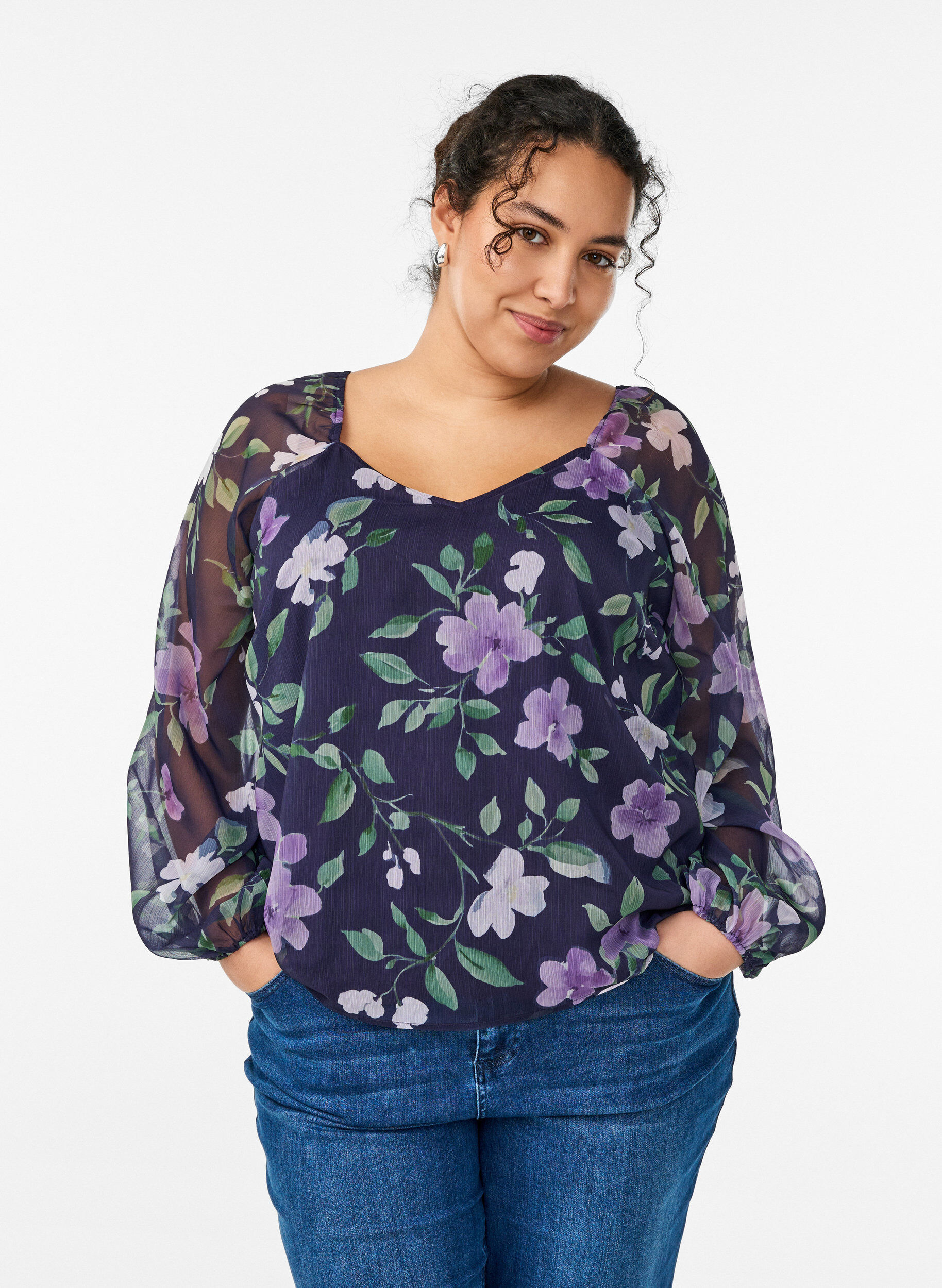 Chiffonpusero kukkakuosilla ja pitkill&auml; hihoilla, Sininen, Model