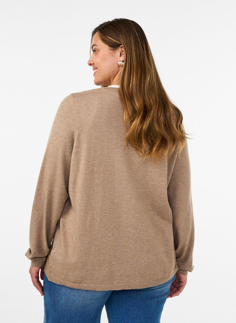 Neuletakki py&ouml;reill&auml; napeilla, Beige, Model image number 2