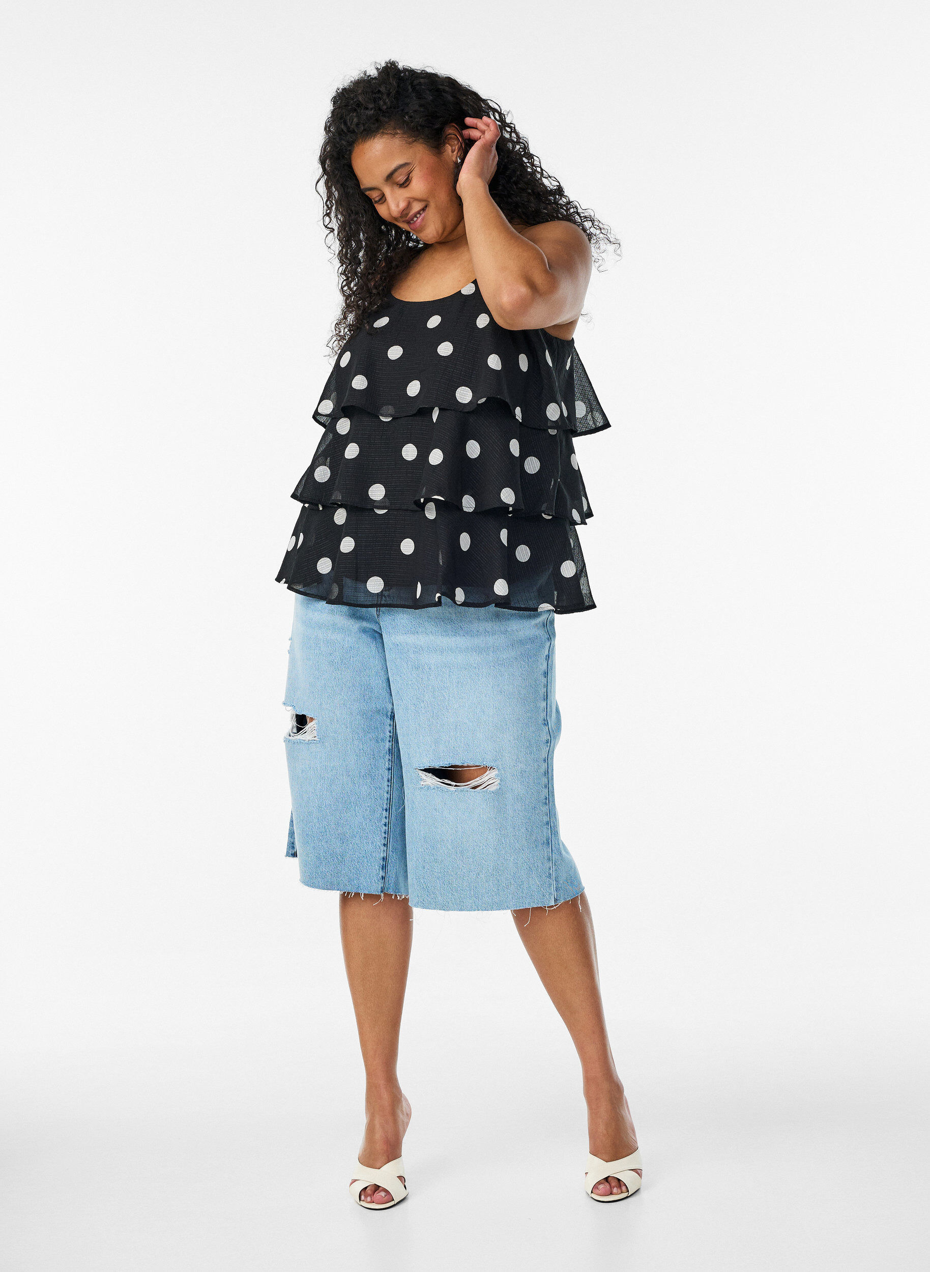 ZizziKerrostettu toppi r&ouml;yhel&ouml;ill&auml; ja spagettiolkaimilla, Musta, Model image number 1