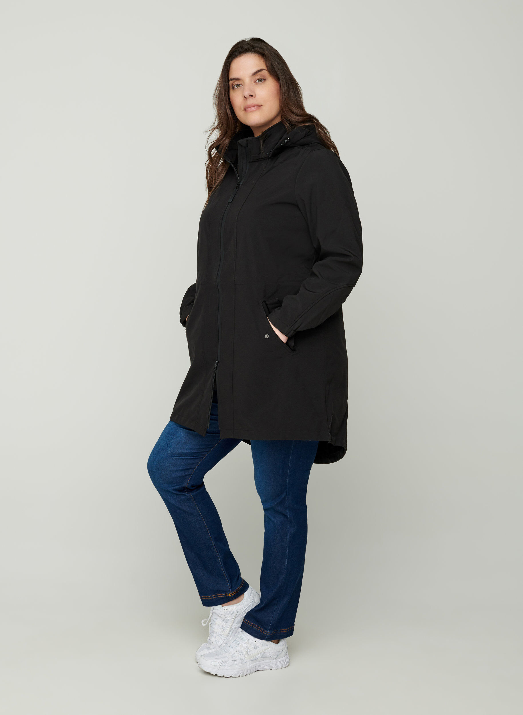 Zizzi Softshell-takki hupulla, Black solid, Model image number 5