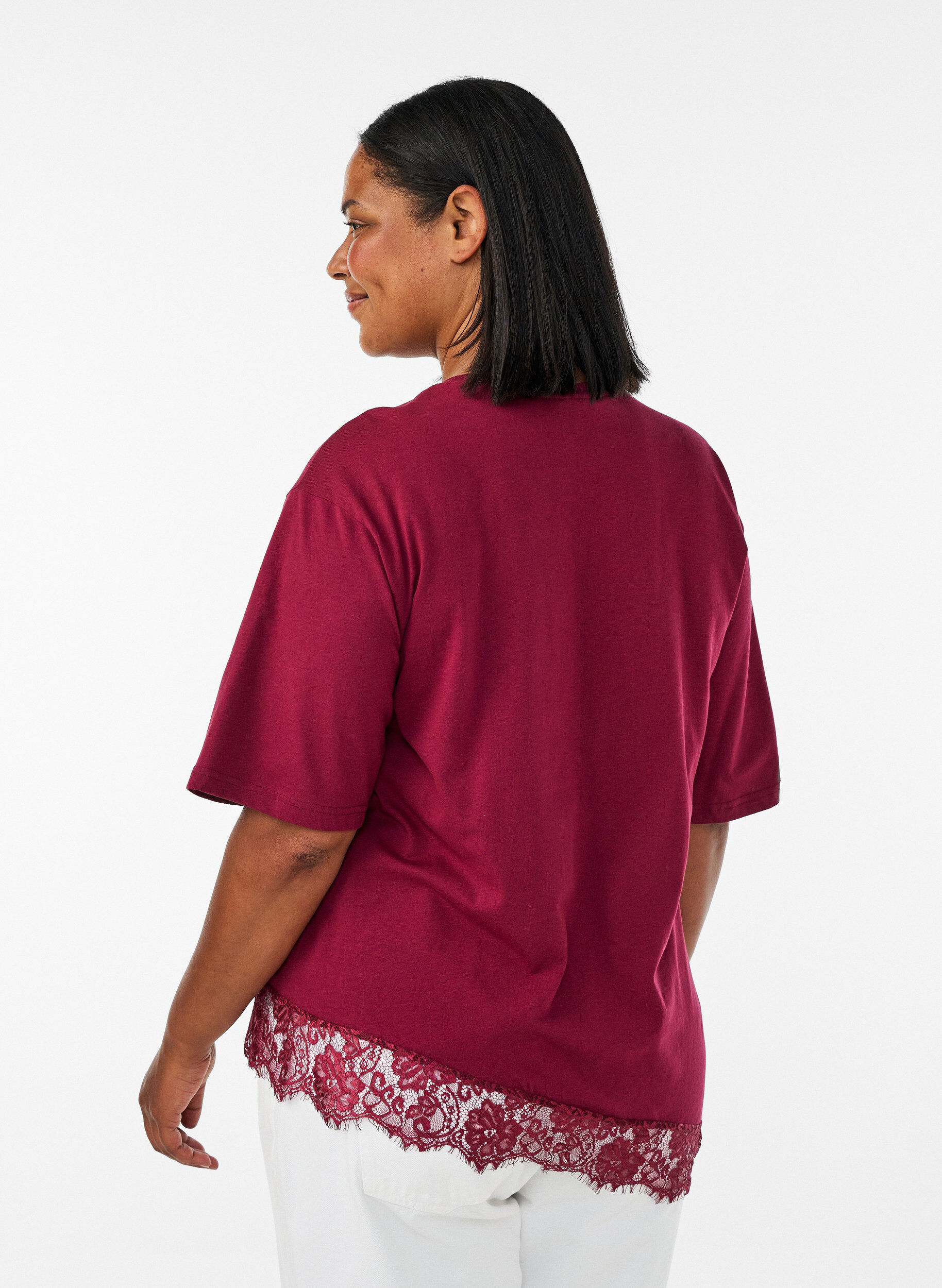 ZizziT-paita ep&auml;symmetrisell&auml; pitsihelmalla, Punainen, Model image number 2