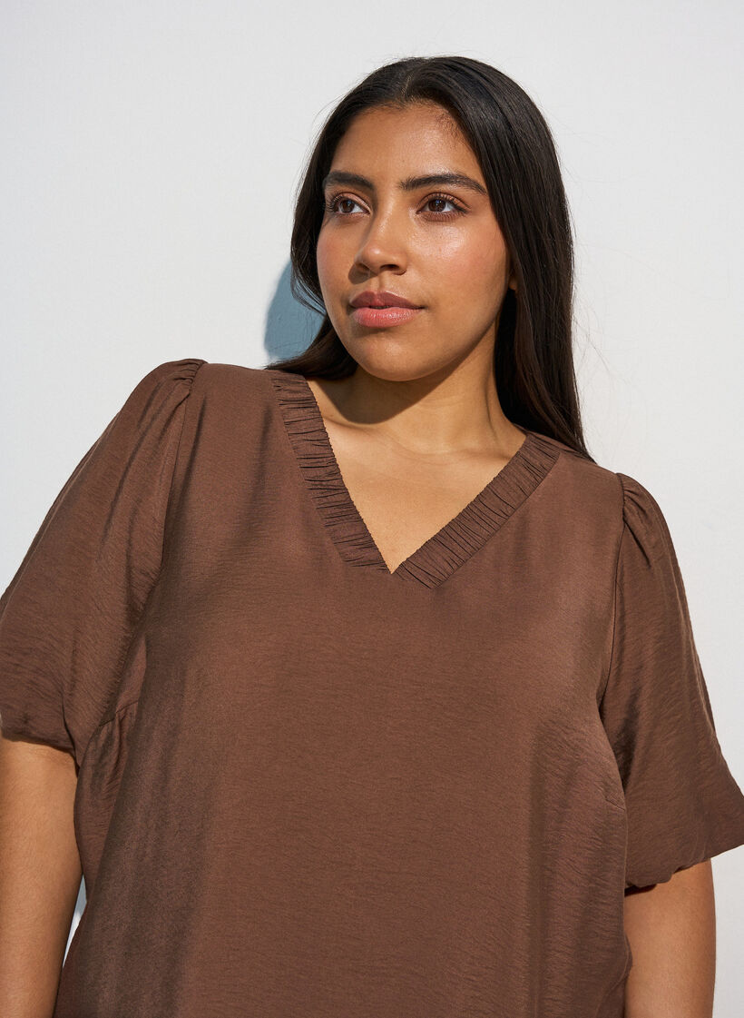 Pusero pallohihoilla ja V-p&auml;&auml;ntiell&auml;, Ruskea, Model image number 3