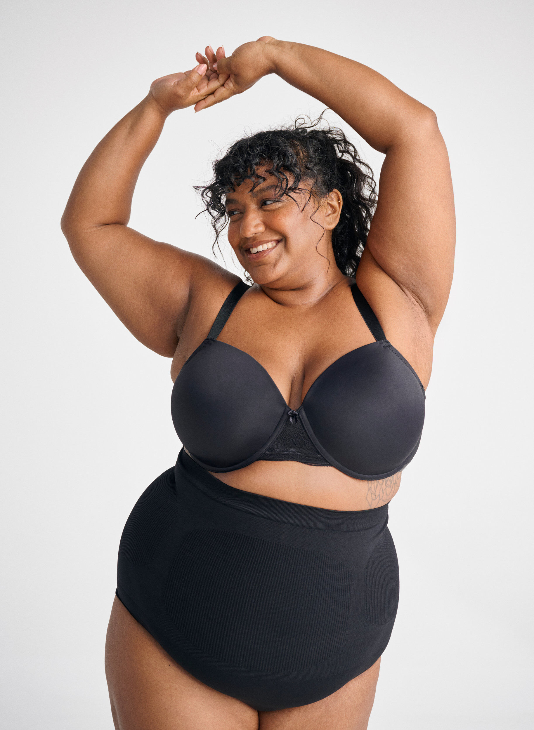 ZizziKorkeavy&ouml;t&auml;r&ouml;iset shapewear-alushousut, Musta, Image image number 0