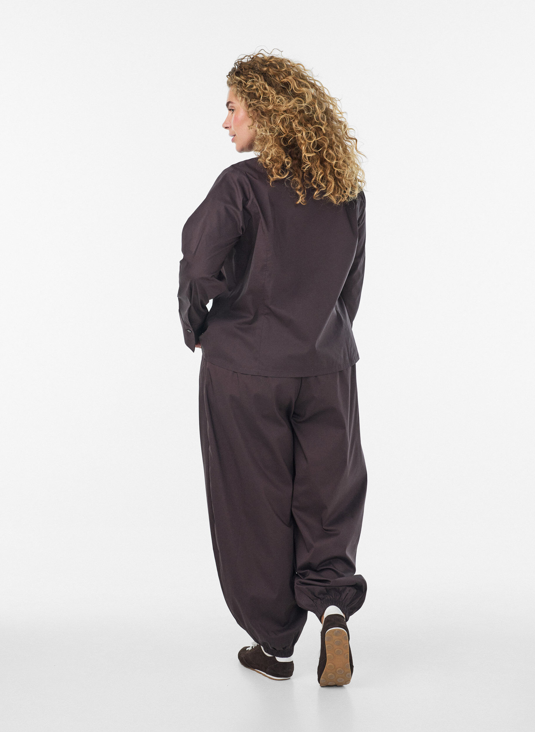 ZizziIlmapallohousut taskuilla ja joustavalla vy&ouml;t&auml;r&ouml;ll&auml;, Ruskea, Model image number 1
