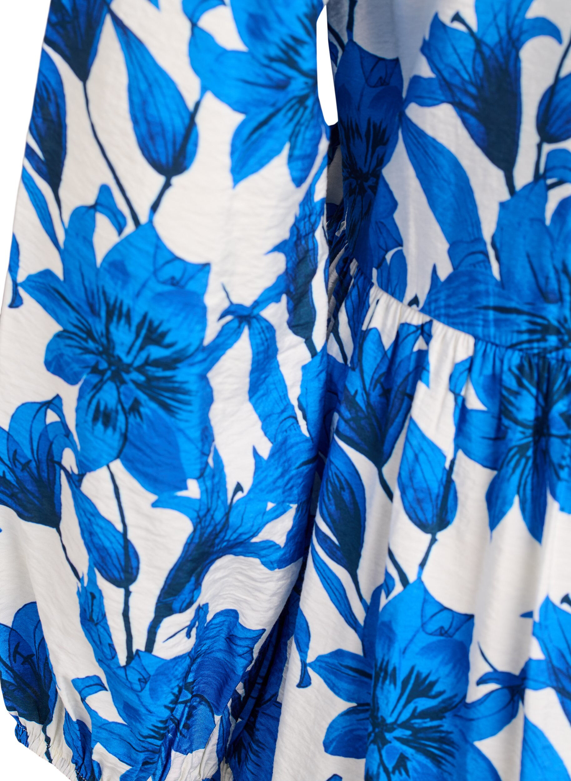 Zizzi Kukkakuosinen kietaisumekko solmuvy&ouml;ll&auml;, Vanilja, Packshot image number 3