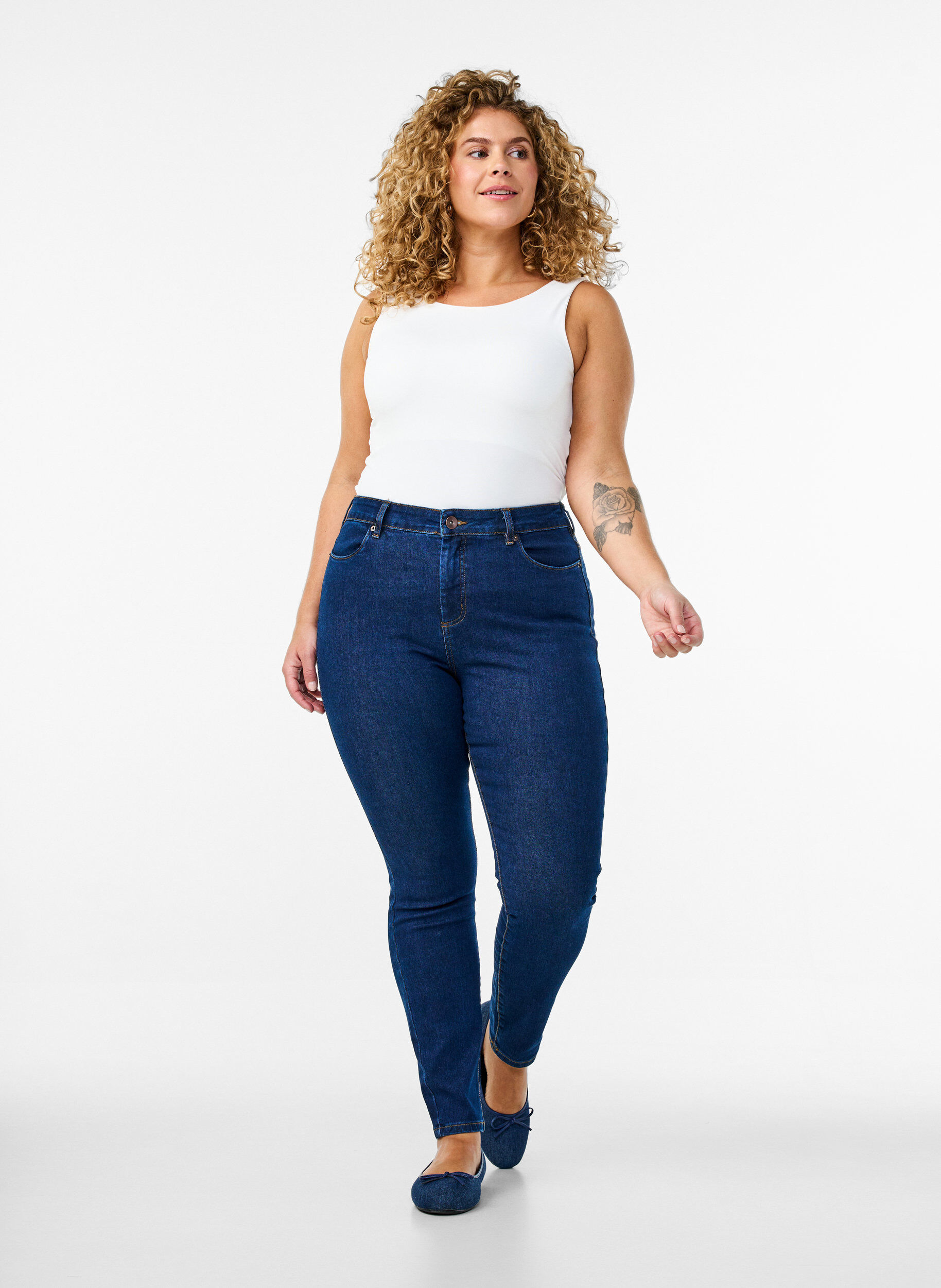 Amy-farkut, joissa on korkea vy&ouml;t&auml;r&ouml; ja hyvin kapea istuvuus, Sininen, Model