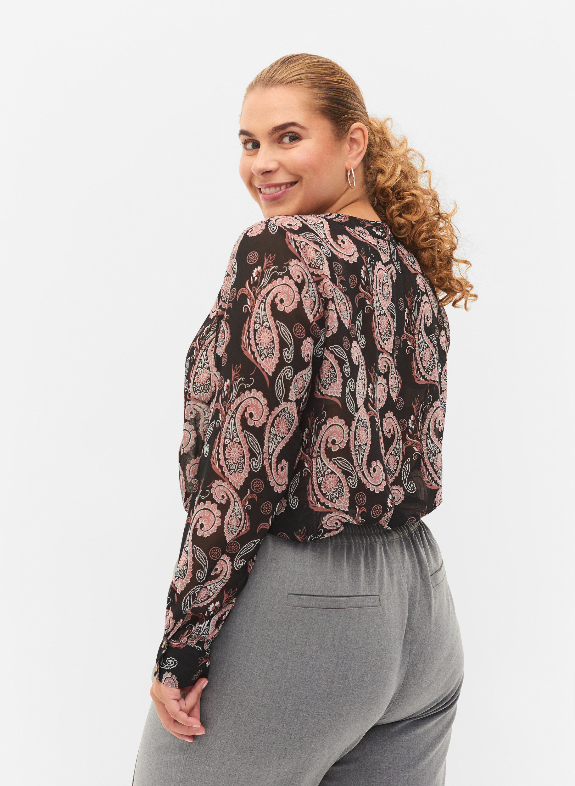 Zizzi Paita v-p&auml;&auml;ntiell&auml; ja kuosilla , Black/Beige Paisley, Model image number 1