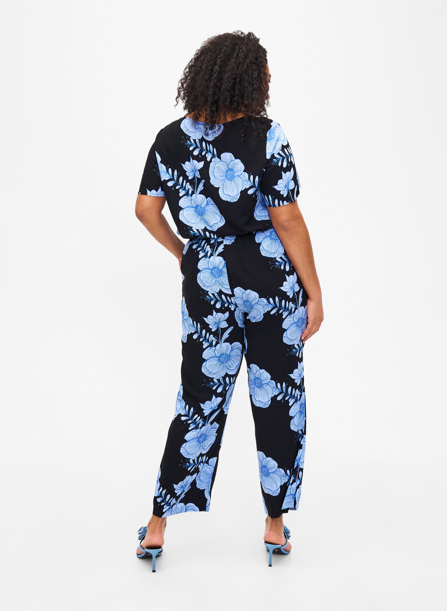 Zizzi Korkeavy&ouml;t&auml;r&ouml;iset viskoosihousut, Musta, Model image number 1