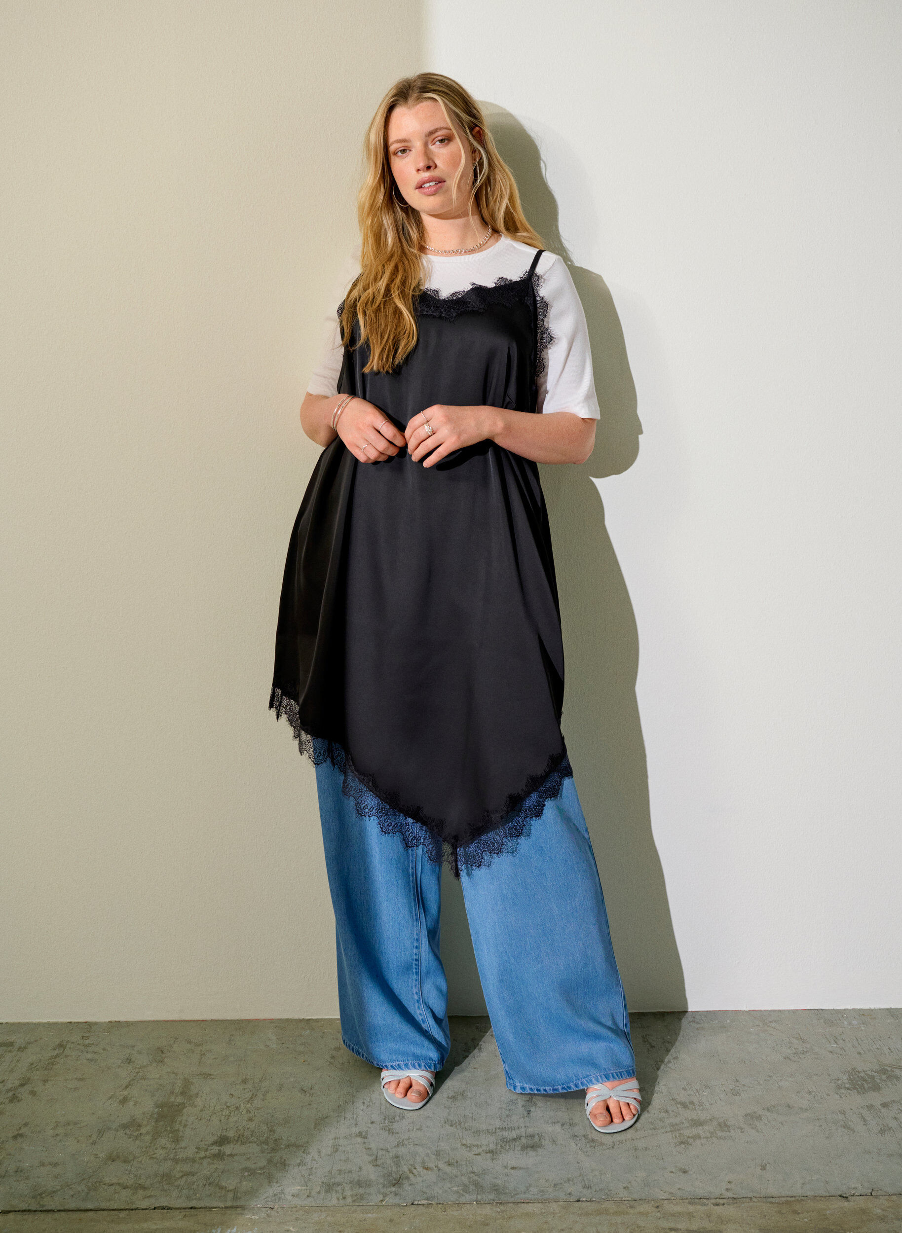 Zizzi Leve&auml;lahkeiset lyocellhousut denimlookilla, Sininen, Image image number 0