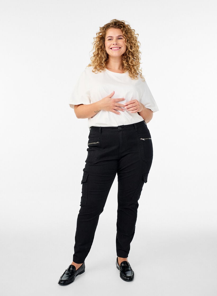 Slim fit -housut cargotaskuilla, Musta, Model image number 0