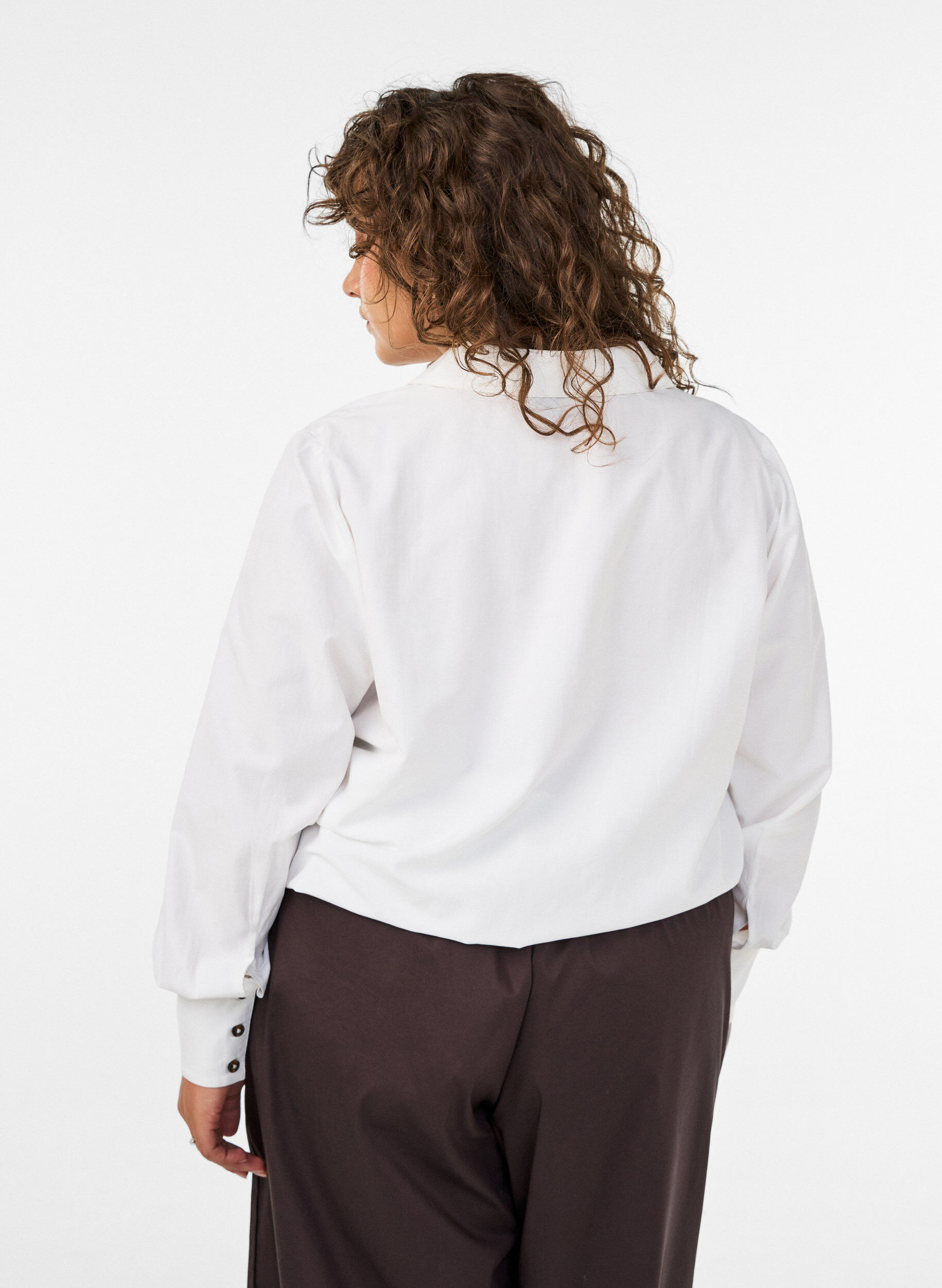 ZizziPaita rintataskulla ja pallomaisella muodolla, Valkoinen, Model image number 2
