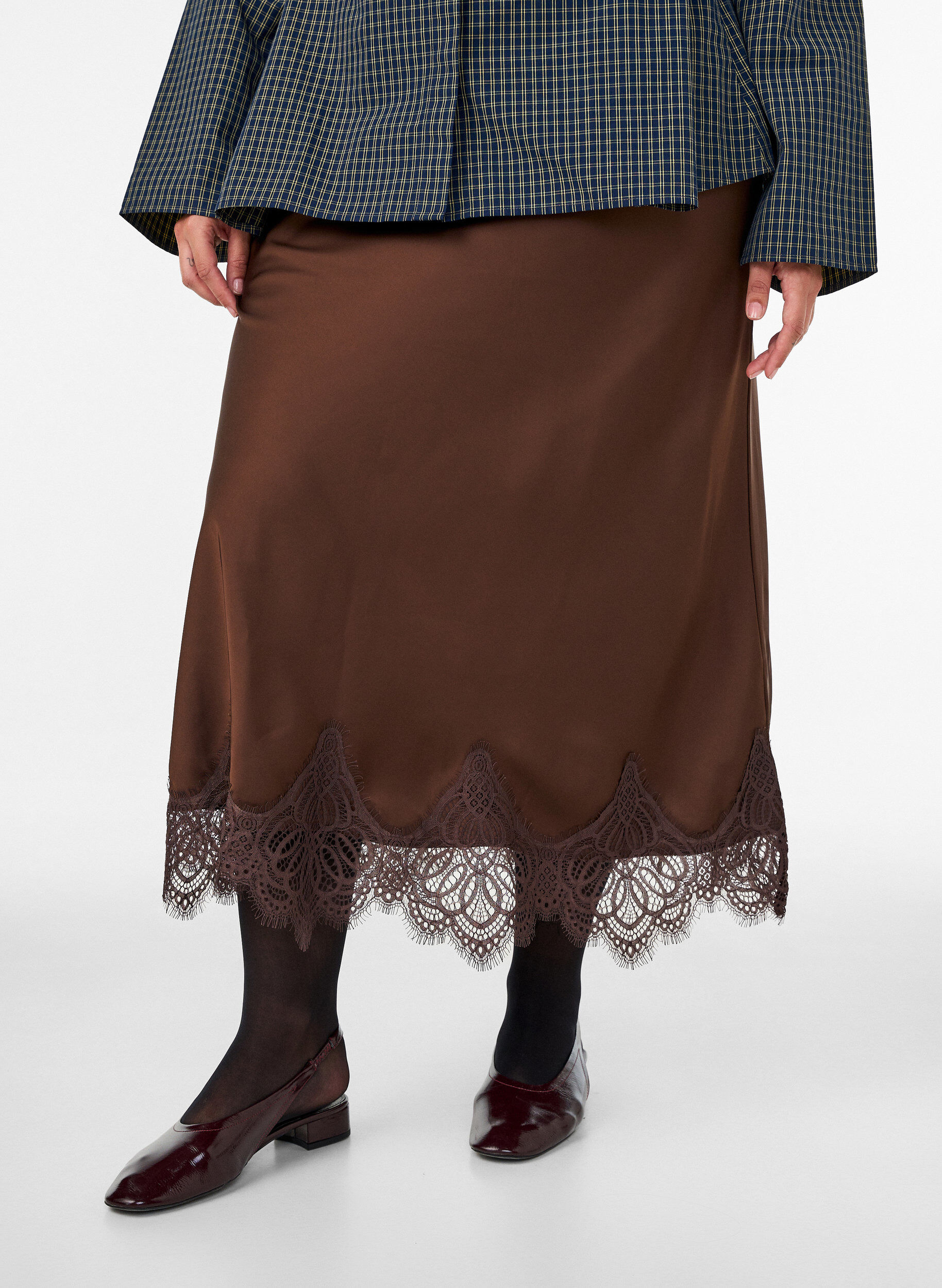 ZizziMidi-satiinimekko pitsikoristeilla, Ruskea, Model image number 2