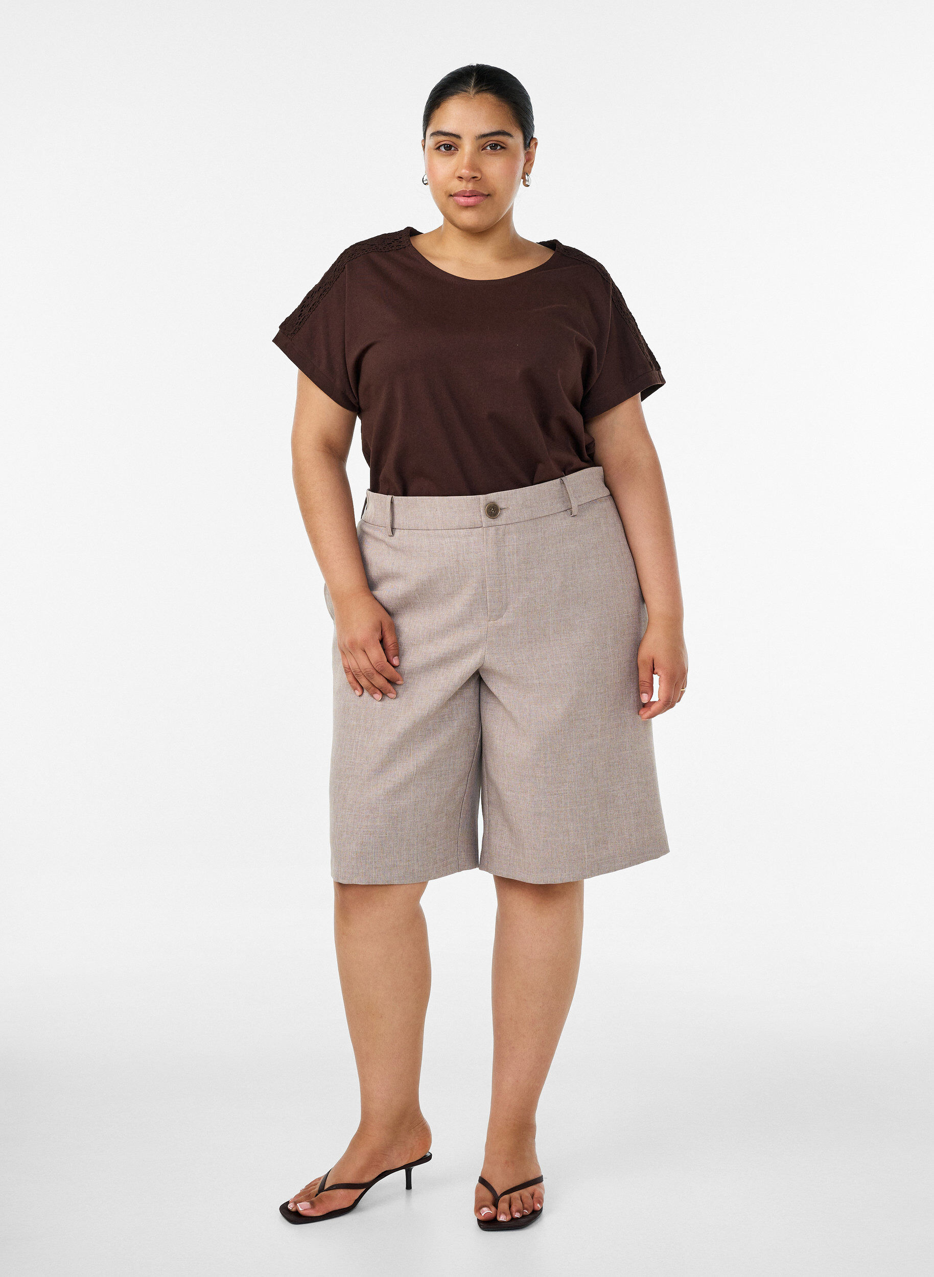 ZizziPuuvillainen T-paita virkkausyksityiskohdalla, Ruskea, Model image number 1