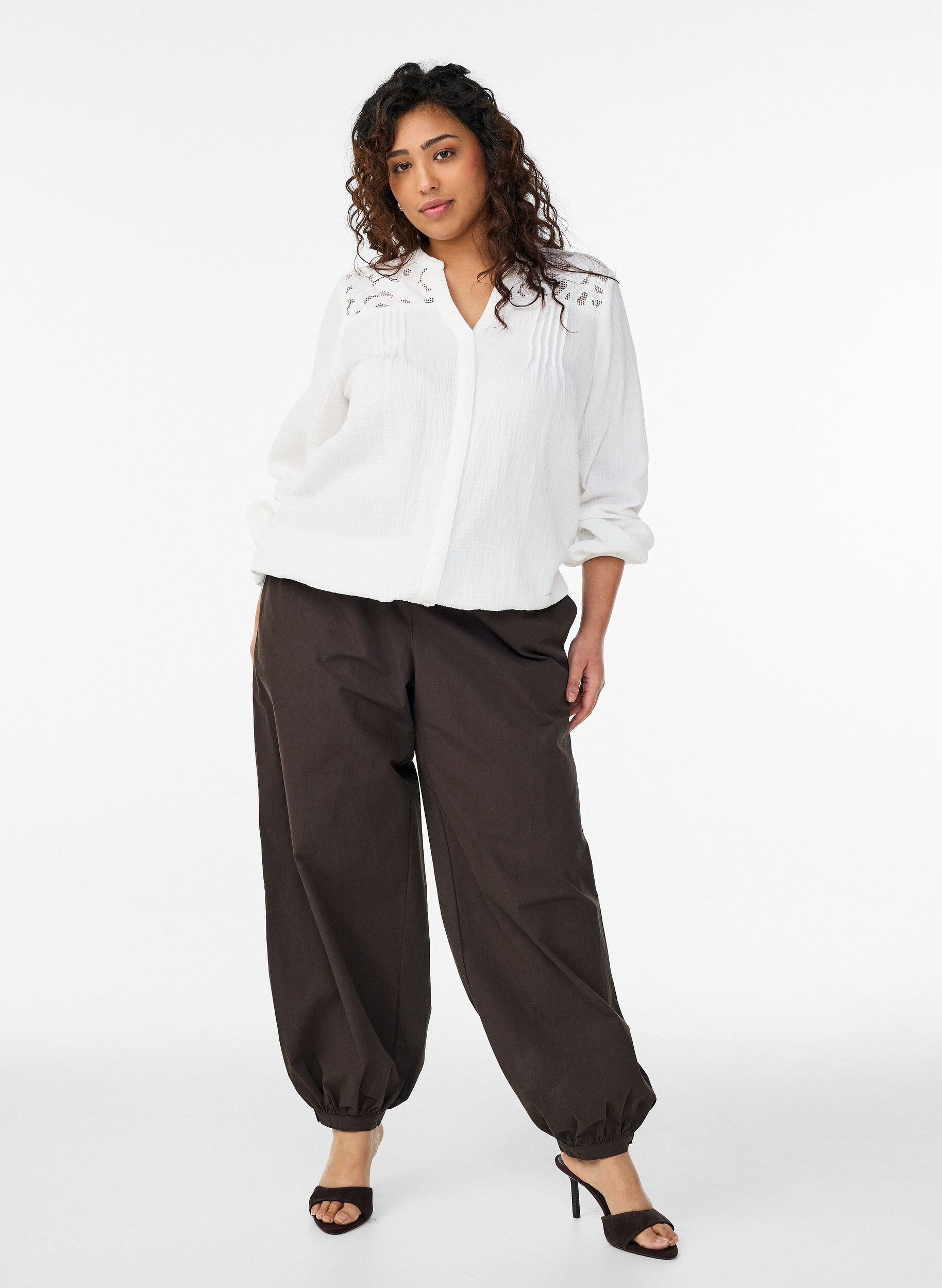 Zizzi Puuvillamusliinipusero kirjailtuine yksityiskohtineen, Valkoinen, Model image number 1