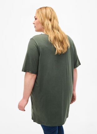 Yksivärinen oversize t-paita v-pääntiellä, Thyme, Model image number 1