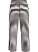 Raidalliset pyjamahousut korkealla vy&ouml;t&auml;r&ouml;ll&auml; ja leveill&auml; lahkeilla, Musta, Packshot image number 0