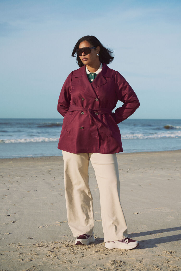 Lyhyt trenchcoat vy&ouml;ll&auml;, , Model