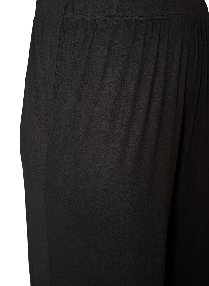 Rennot pyjamahousut viskoosista, joustavalla vy&ouml;t&auml;r&ouml;ll&auml;, Musta, Packshot image number 2