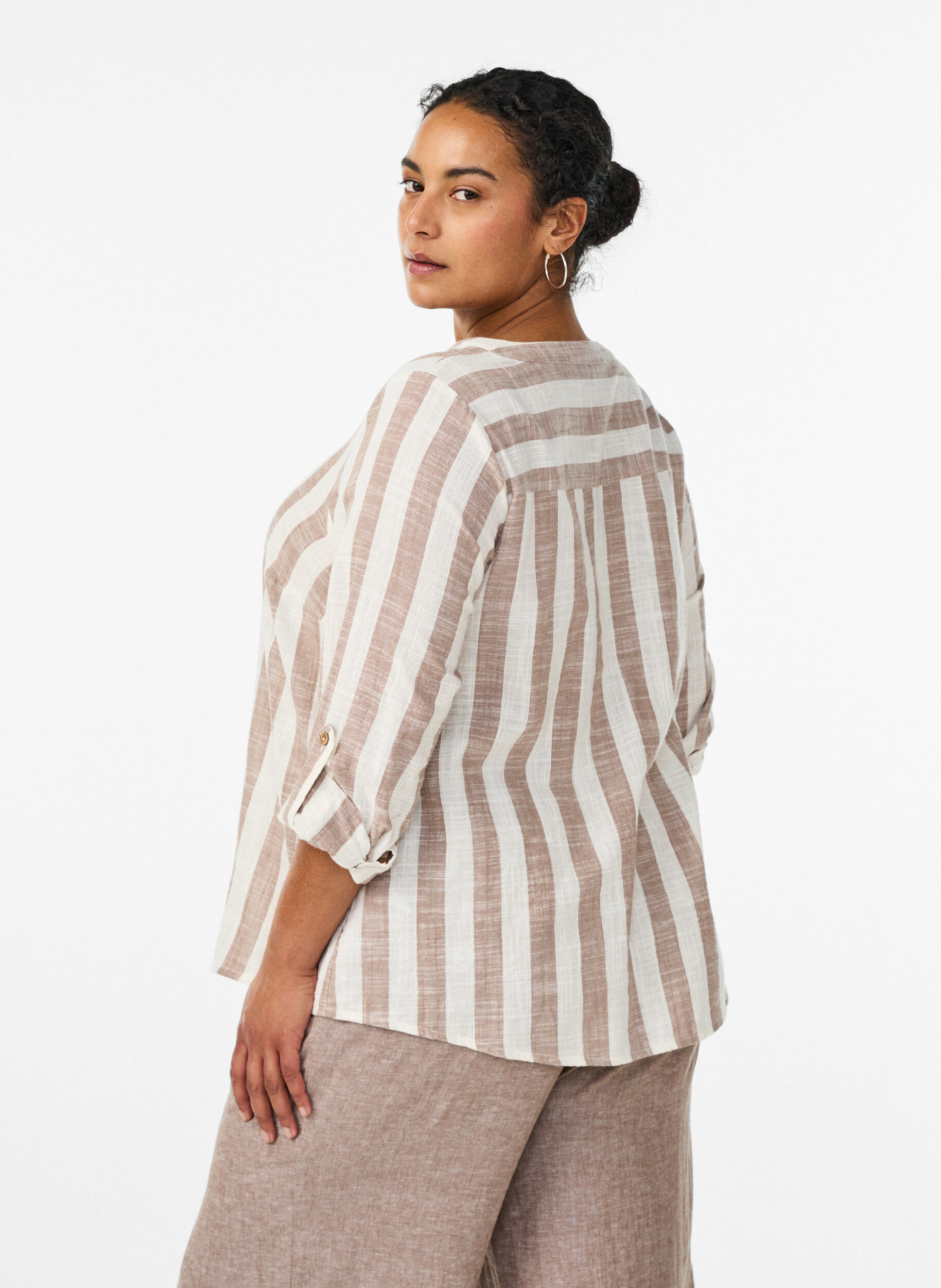 ZizziPuuvillainen paitapusero V-p&auml;&auml;ntiell&auml;, Beige, Model image number 2