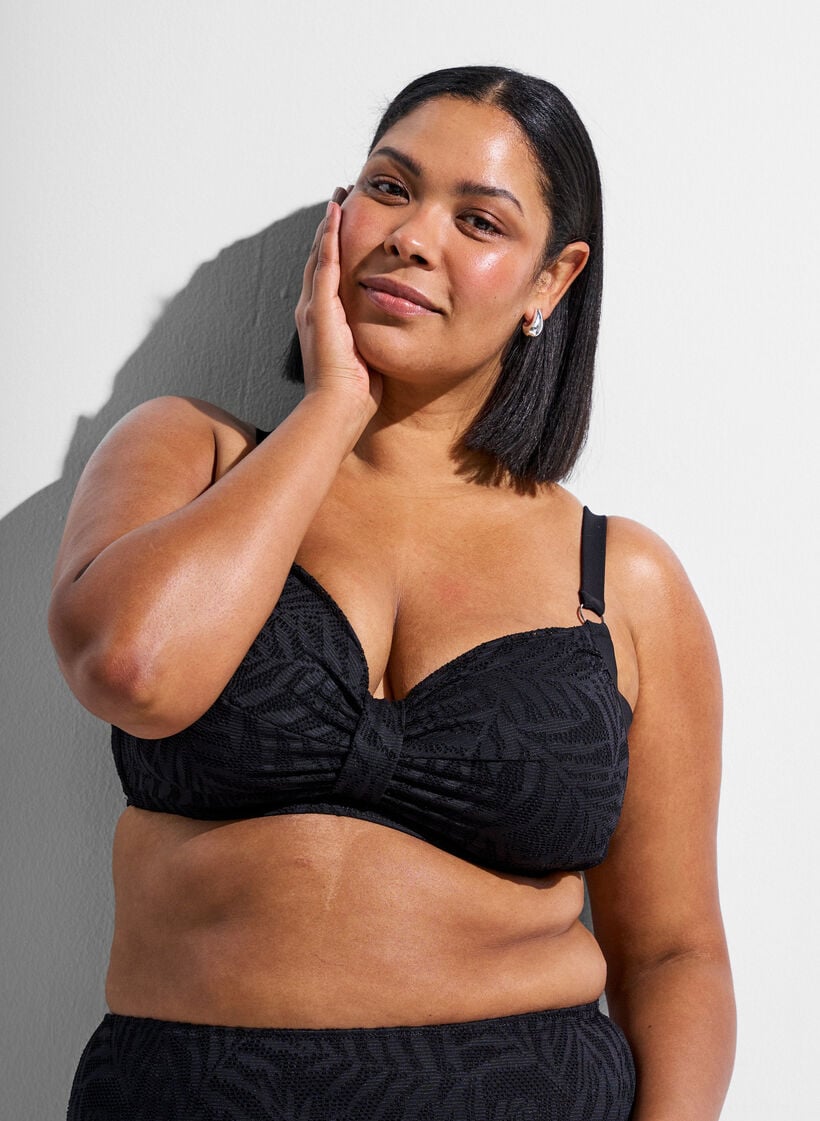 Bikinirintaliivit j&auml;sennellyll&auml; meshill&auml; ja irrotettavilla topatuilla lis&auml;osilla, Musta, Model image number 3