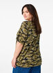 T-paita, jossa TENCEL&trade; Lyocell ja maastokuvio, Vihre&auml;, Model image number 2