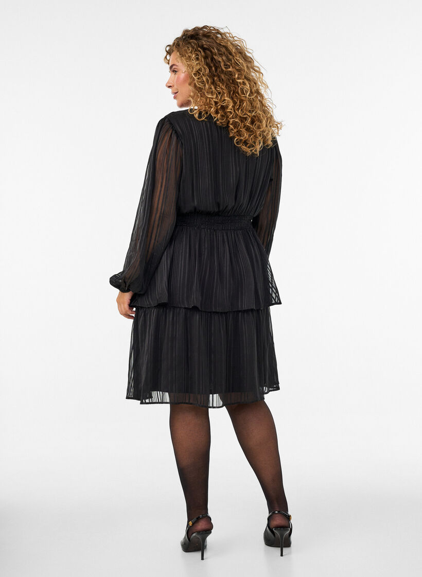 Polvipituinen mekko l&auml;pikuultavilla raidoilla ja kietaisuefektill&auml;, Musta, Model image number 2