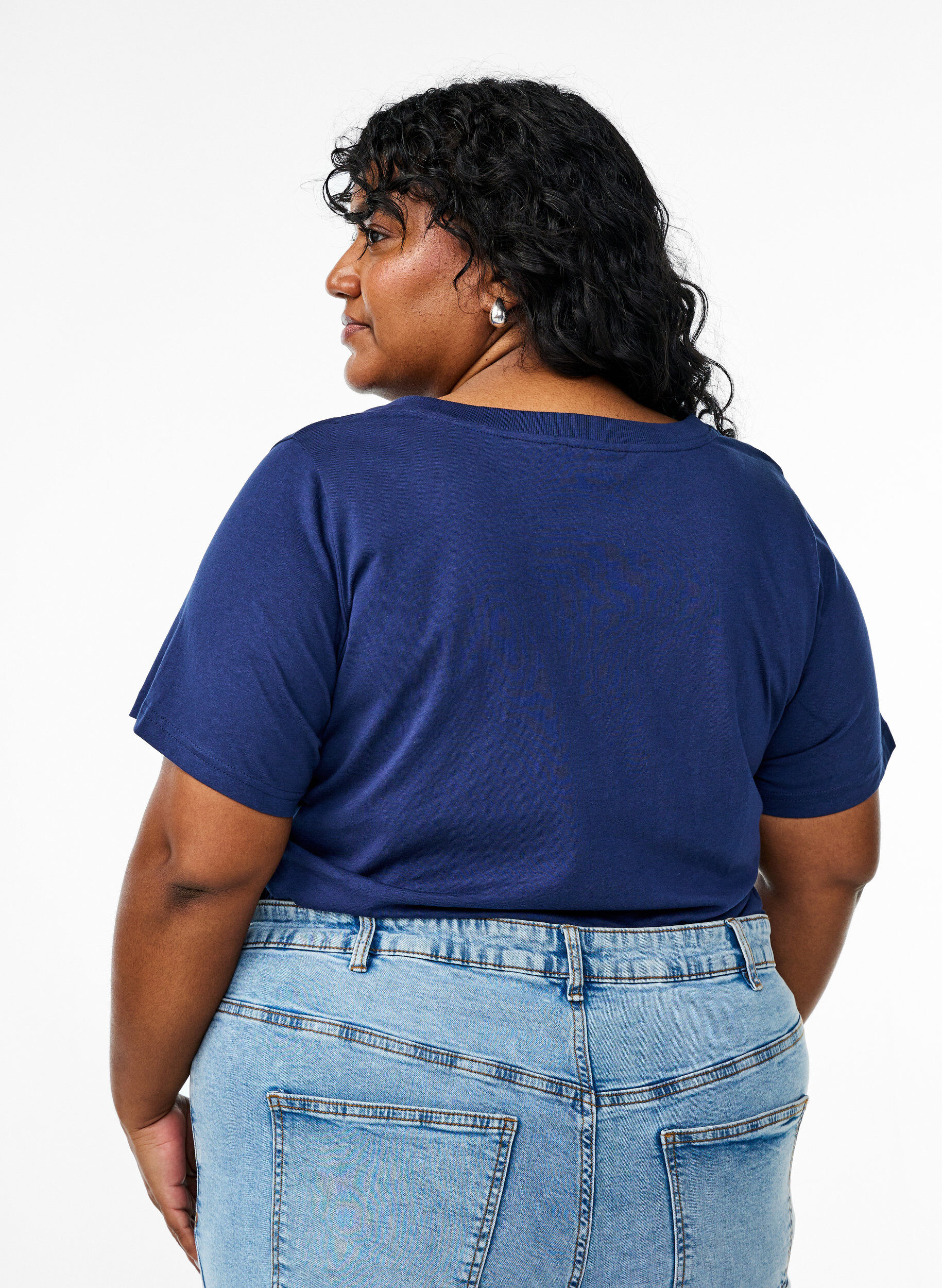 Zizzi Puuvillasta valmistettu T-paita V-p&auml;&auml;ntiell&auml;., Sininen, Model image number 2