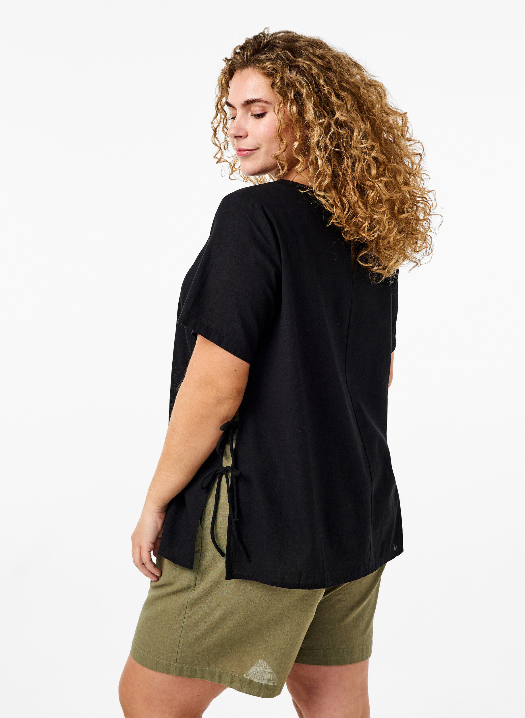 Zizzi V&auml;lj&auml;t shortsit puuvillan ja pellavan sekoitteesta, Deep Lichen Green, Model image number 1