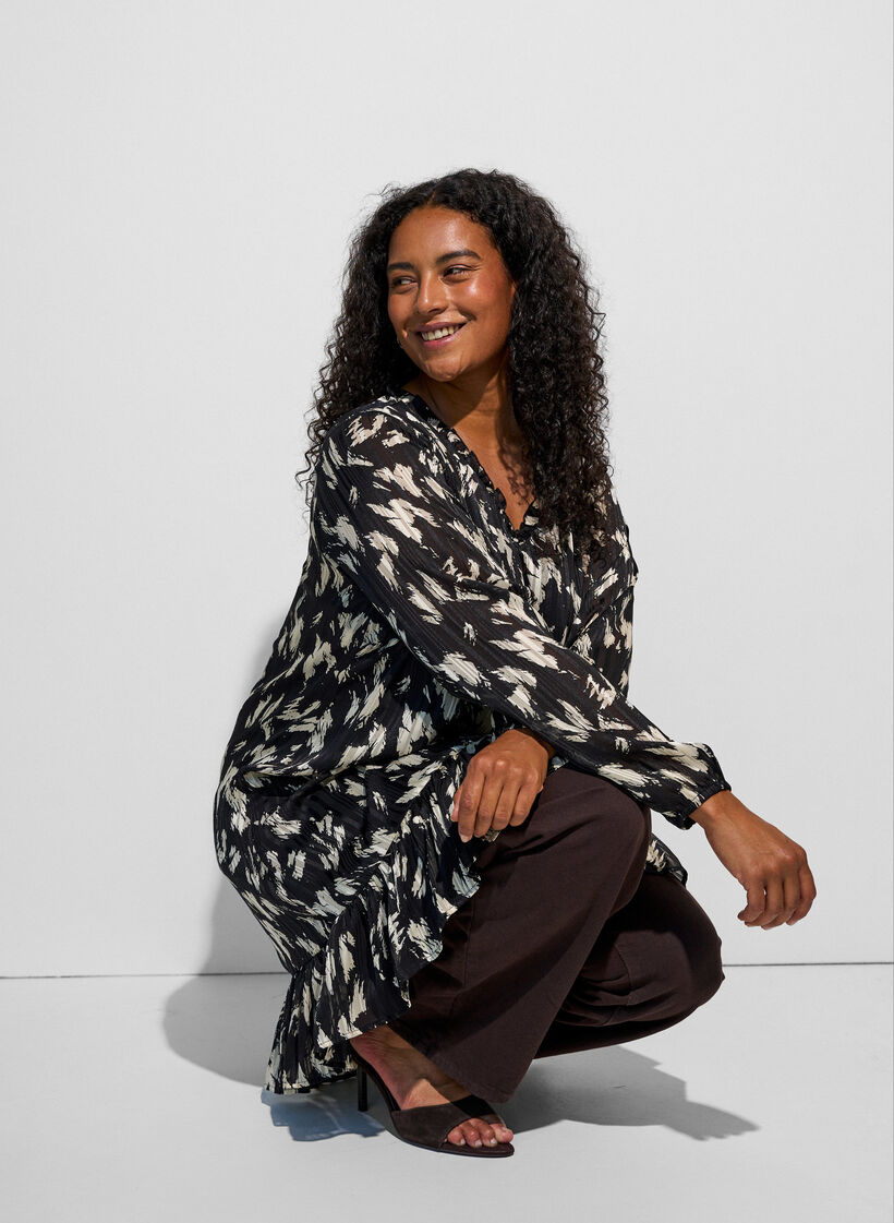 Kuviollinen mekko r&ouml;yhel&ouml;ill&auml; ja pitkill&auml; hihoilla, Musta, Model image number 0