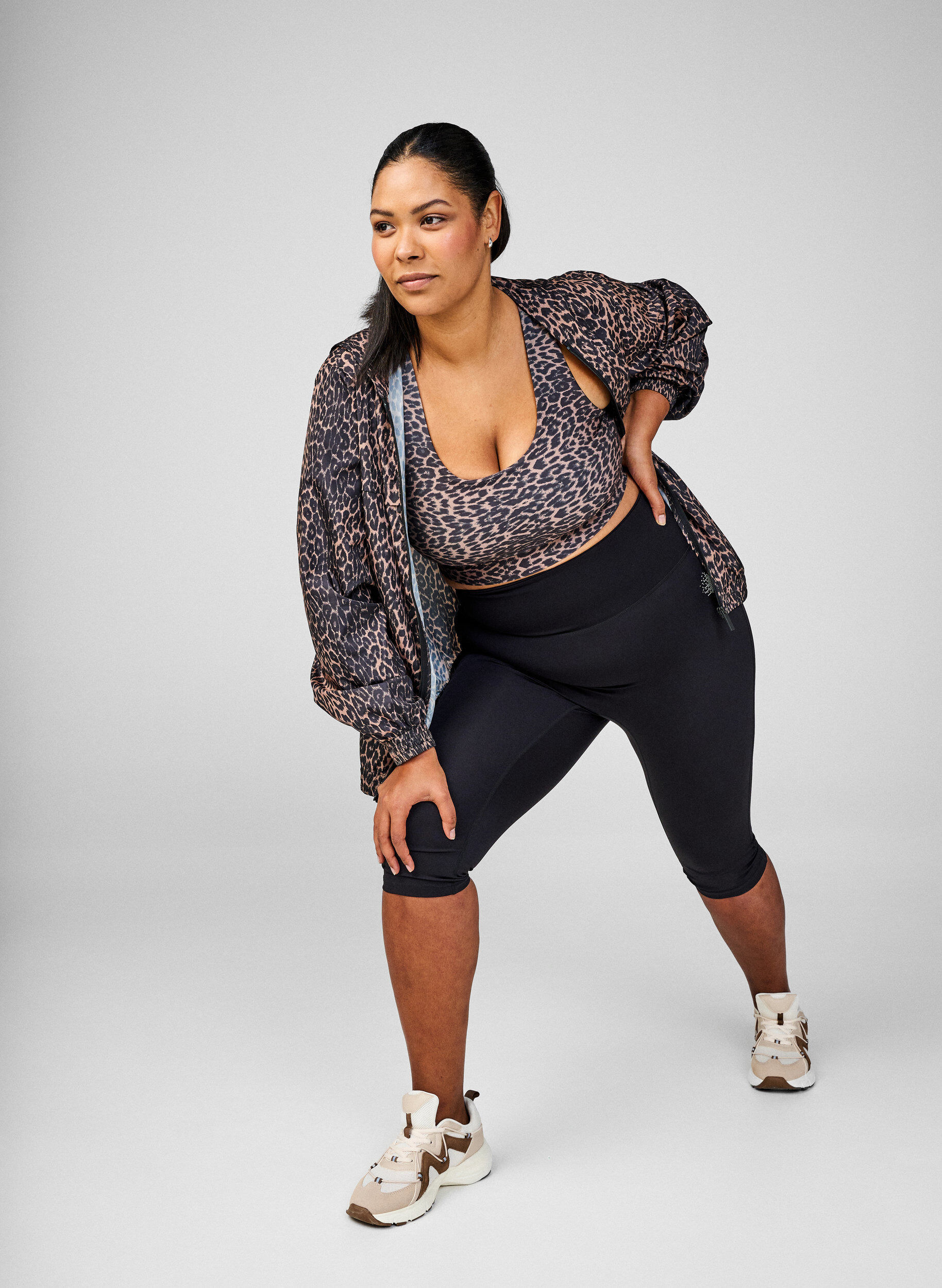 Zizzi CORE, kyykkykest&auml;v&auml;t 3/4-treenileggingsit taskulla, Musta, Image image number 0