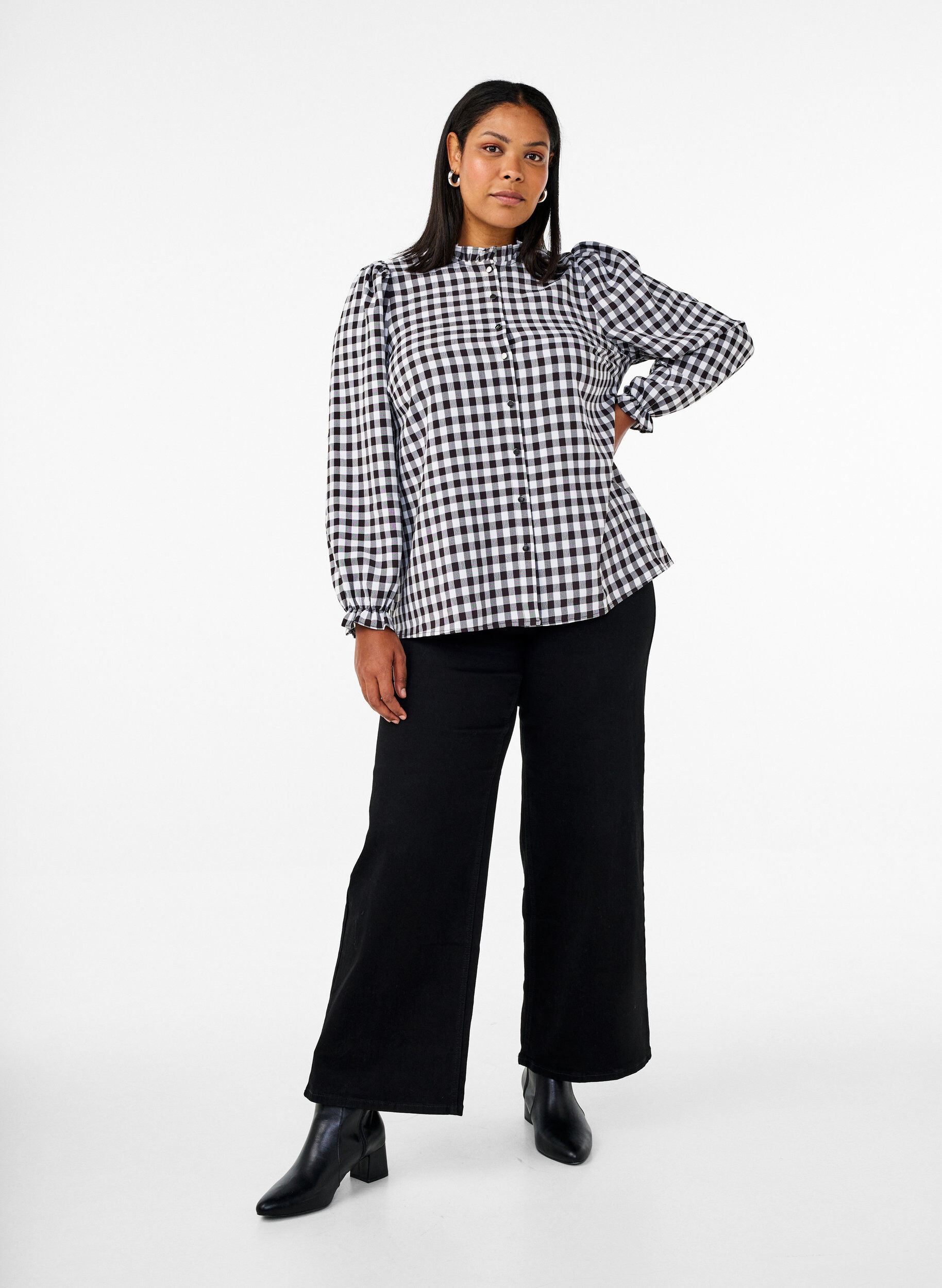 Zizzi Ruudullinen paitapusero r&ouml;yhel&ouml;yksityiskohdilla, Black/W. Gingham, Model image number 3